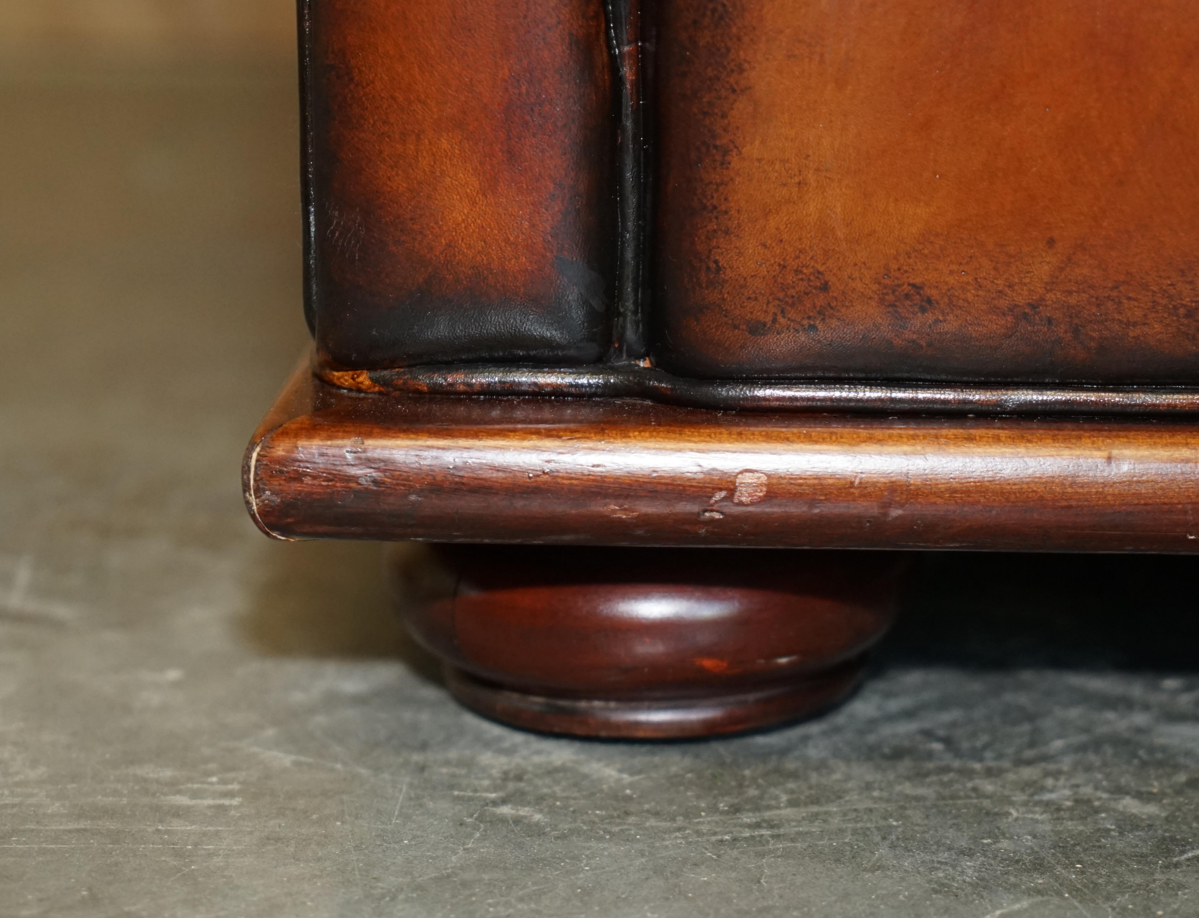20ième siècle Grand fauteuil club en cuir teinté à la main Ralph Brown entièrement restauré en vente