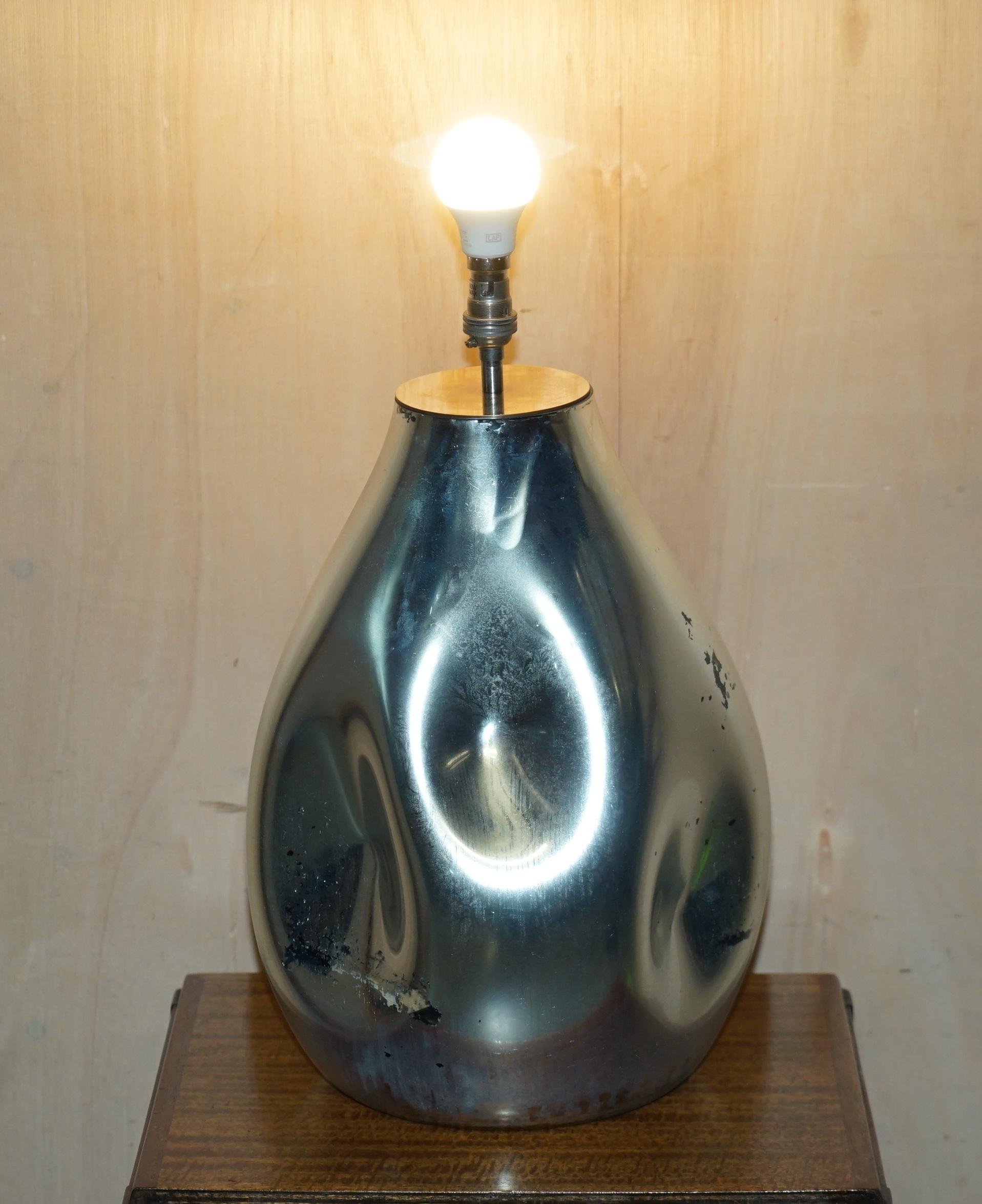 Grande lampe de bureau sculpturale vintage en verre miroir renforcé entièrement restaurée en vente 3