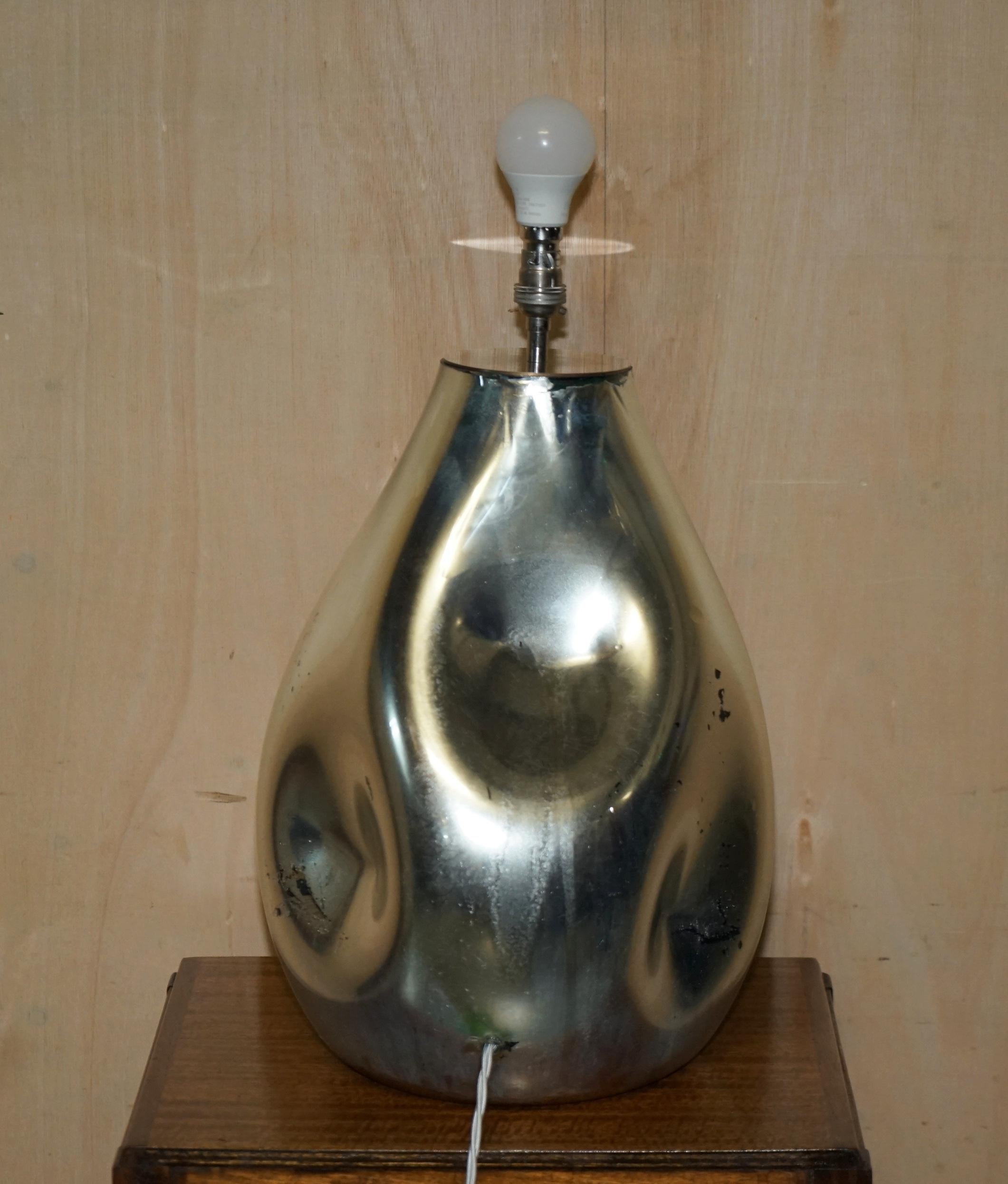 Grande lampe de bureau sculpturale vintage en verre miroir renforcé entièrement restaurée en vente 6