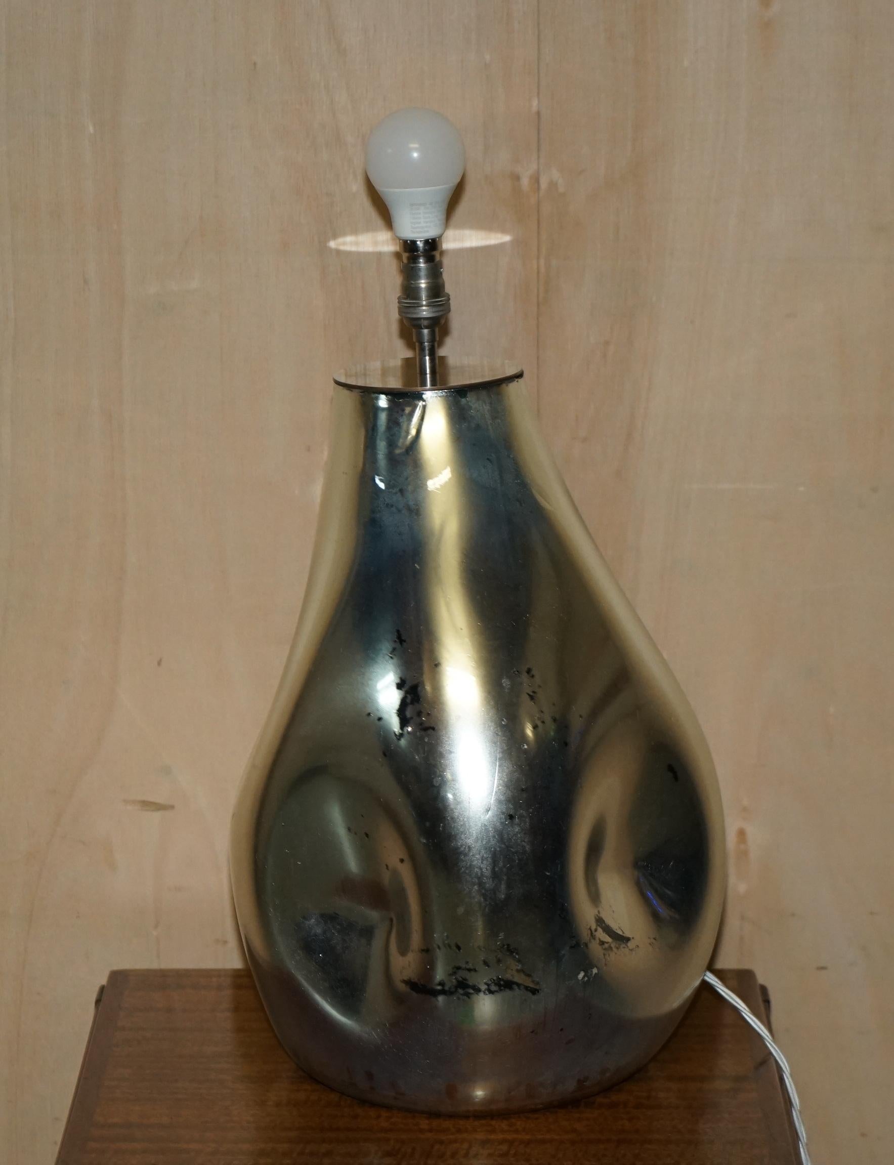 Grande lampe de bureau sculpturale vintage en verre miroir renforcé entièrement restaurée en vente 11