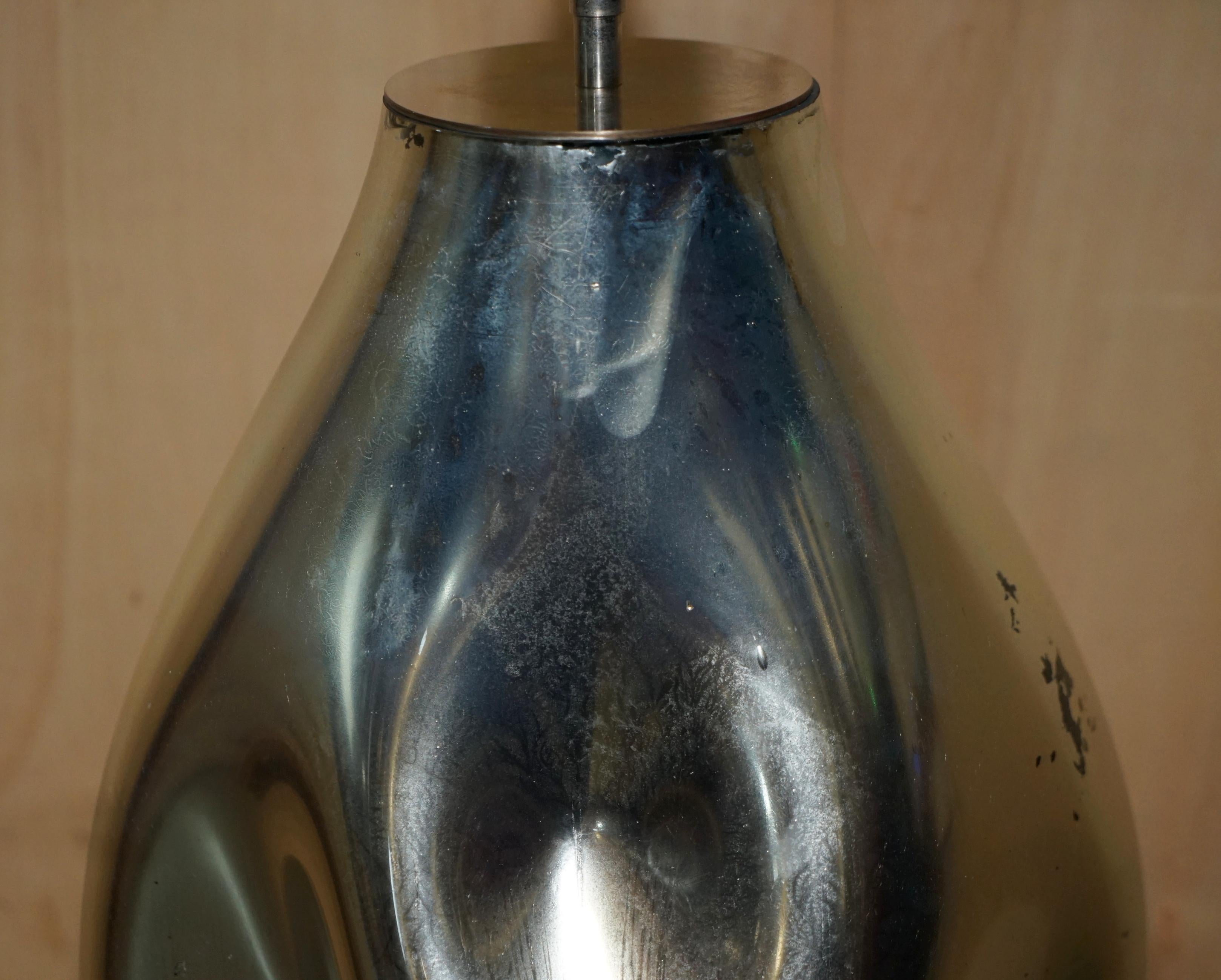 Große vollständig restauriert Vintage Foxed gespiegeltes Glas künstlerische skulpturale Tischlampe (Englisch) im Angebot