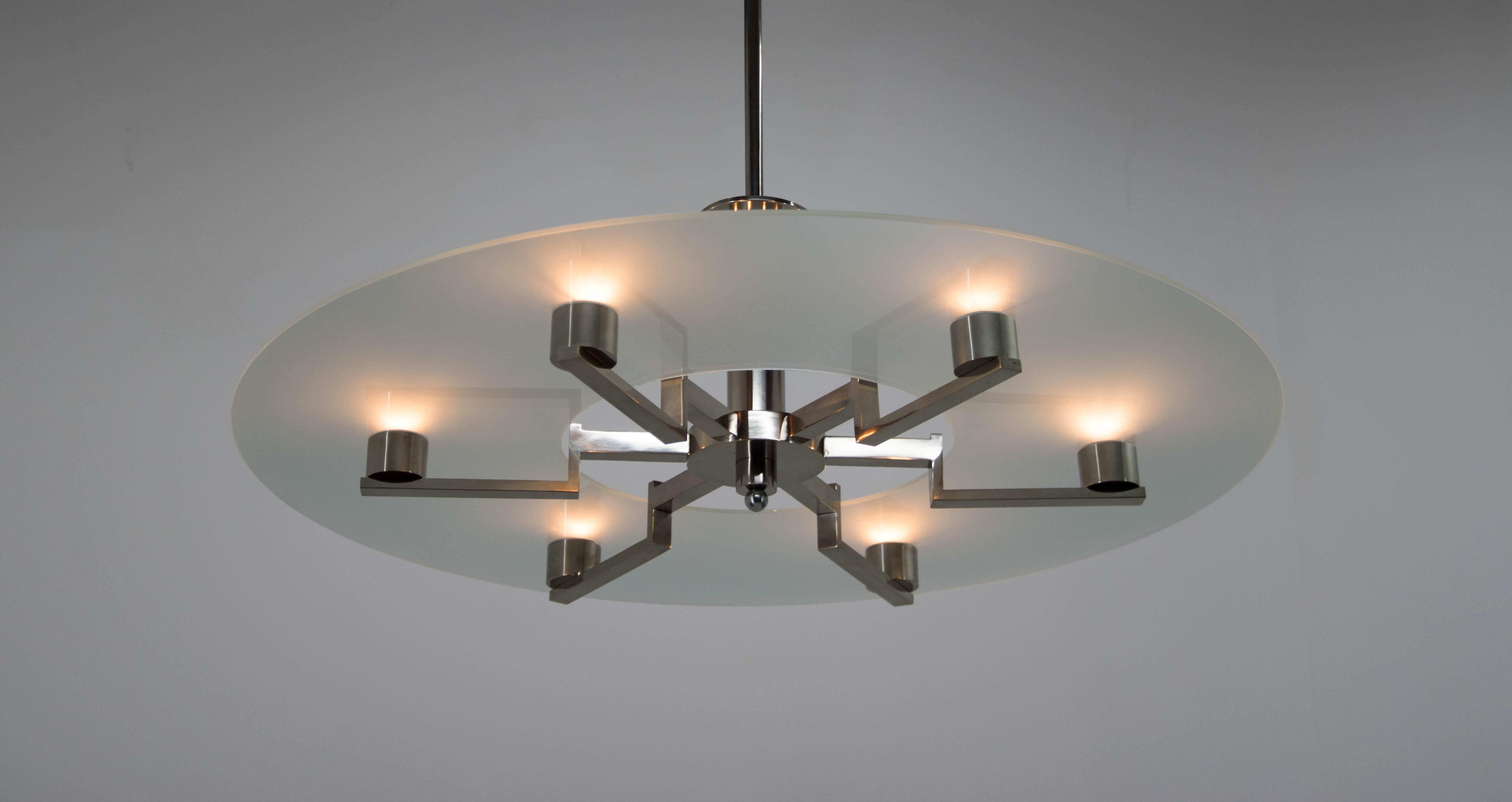 Magnificent Bauhaus or functionalist chandelier.
Timeless design with simple and clean lines.
Original nickel polished.
New sandblasted glass
Rewired - two separate circuits: 3+3x40W, E25-E27 bulbs
US wiring compatible.