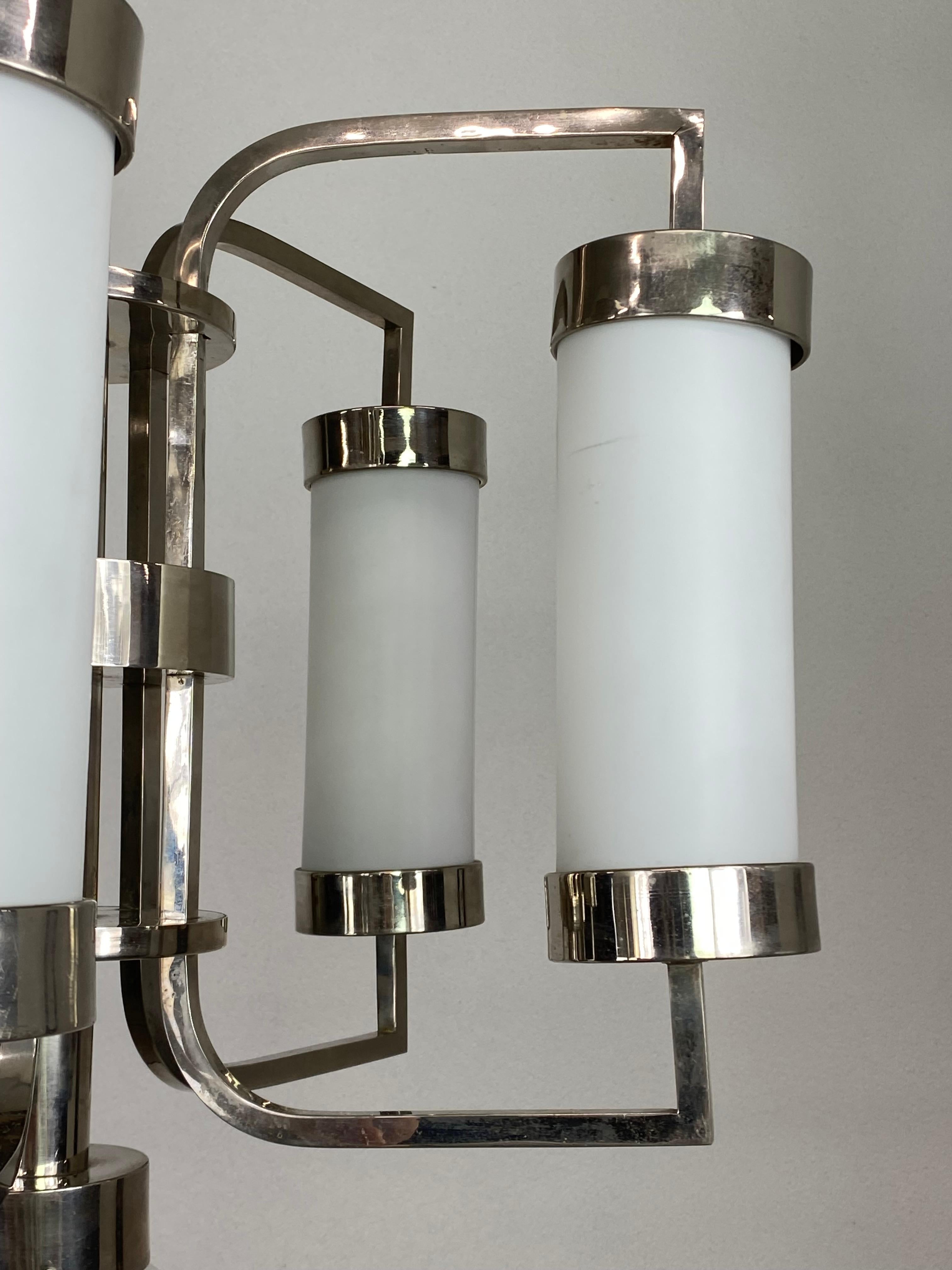Vetro opalino Grande lampadario funzionalista in vendita