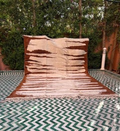 Grand tapis tissé à la main en laine Beni M'Rirt, imprimé animalier neutre et funky, moderne et marocain