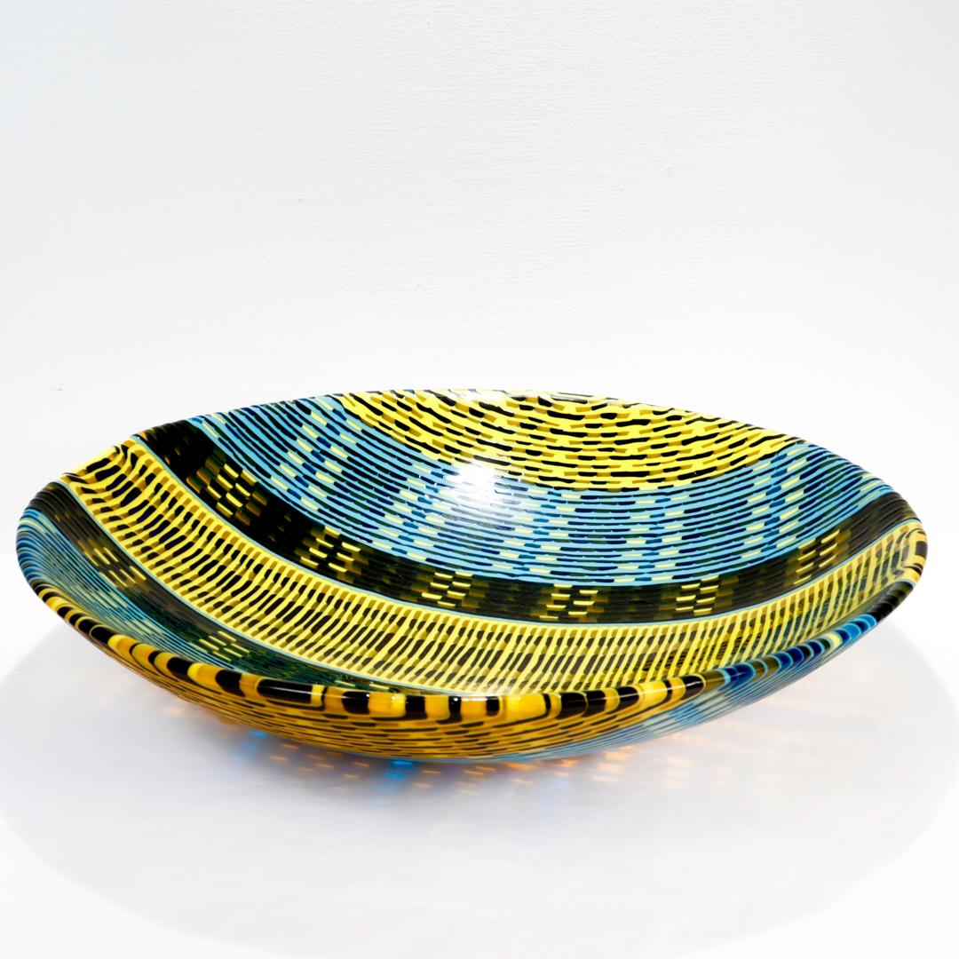 XXIe siècle et contemporain Grand bol en verre d'art fusionné intitulé « Navajo Weave » par Jeffery Phelps, 2010 en vente