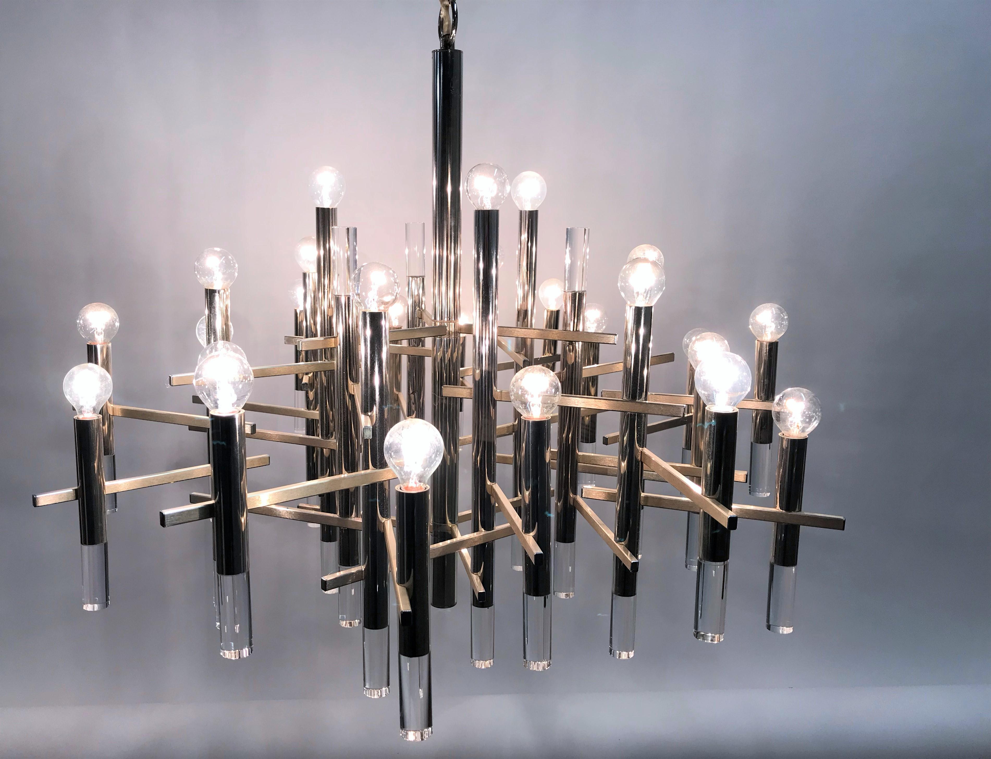 Mid-20th Century Large Gaetano Sciolari Chandelier in Chrome and Lucite , 1960s