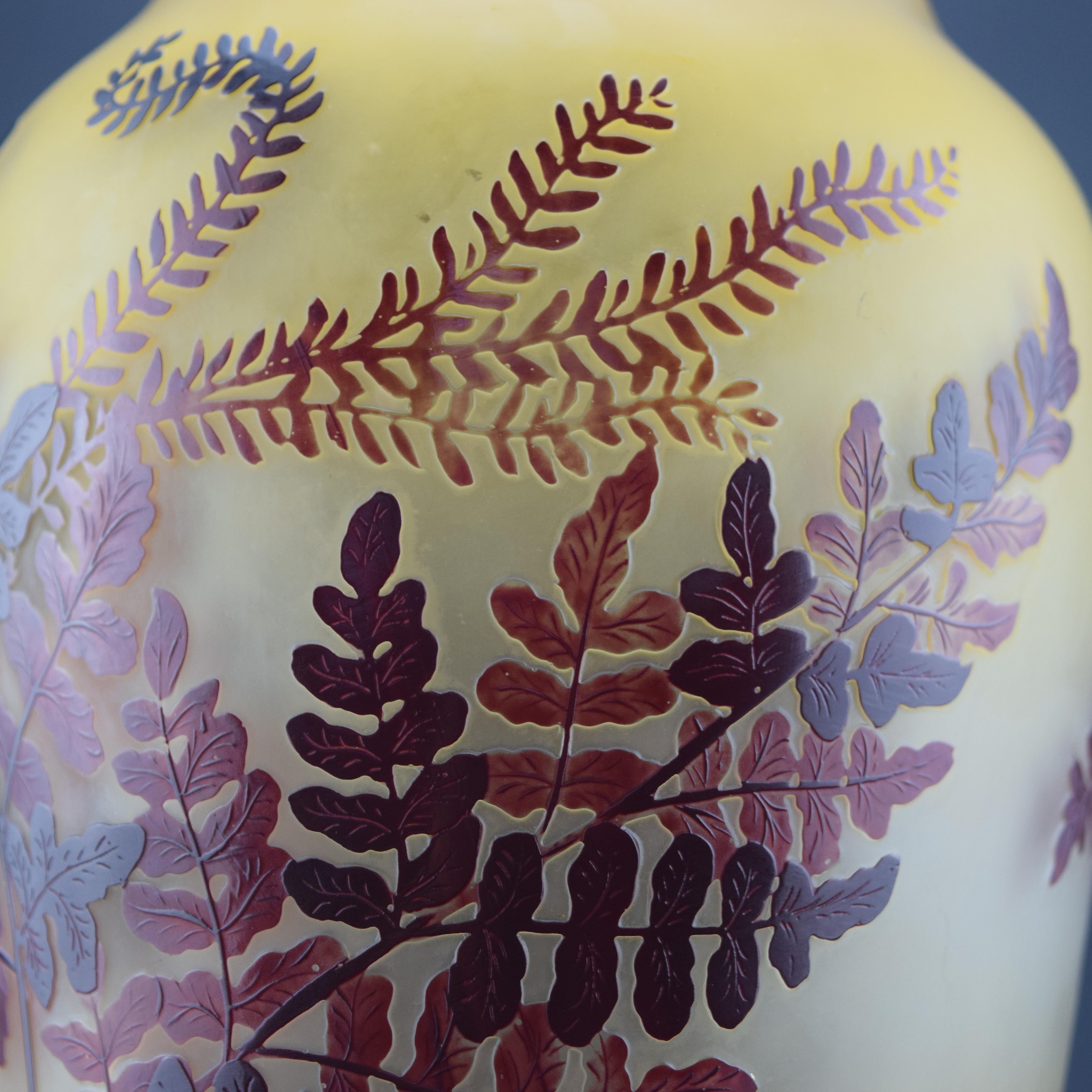 Gran jarrón Fern de vidrio camafeo Galle c1920 en venta 3