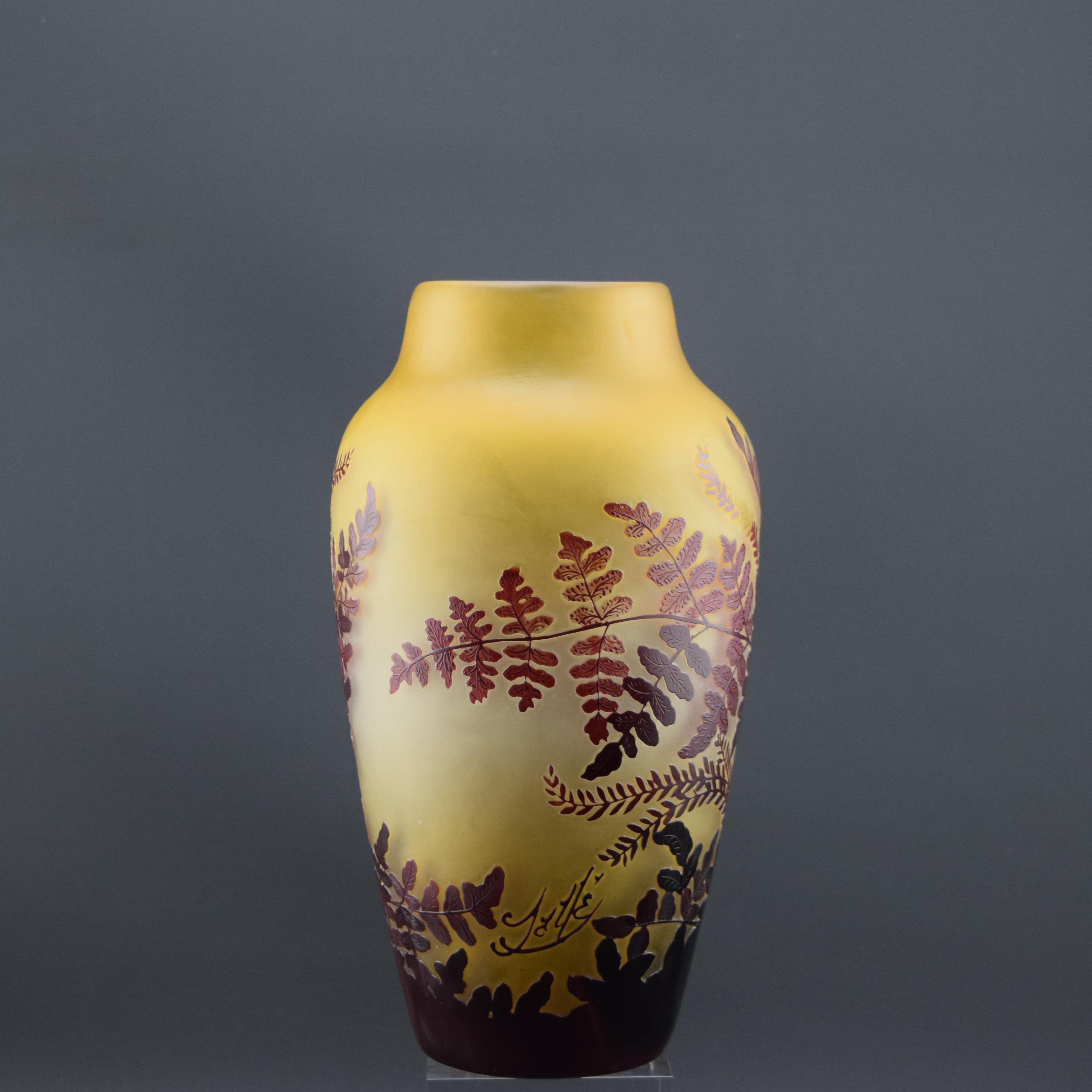 Gran jarrón Fern de vidrio camafeo Galle c1920 Francés en venta
