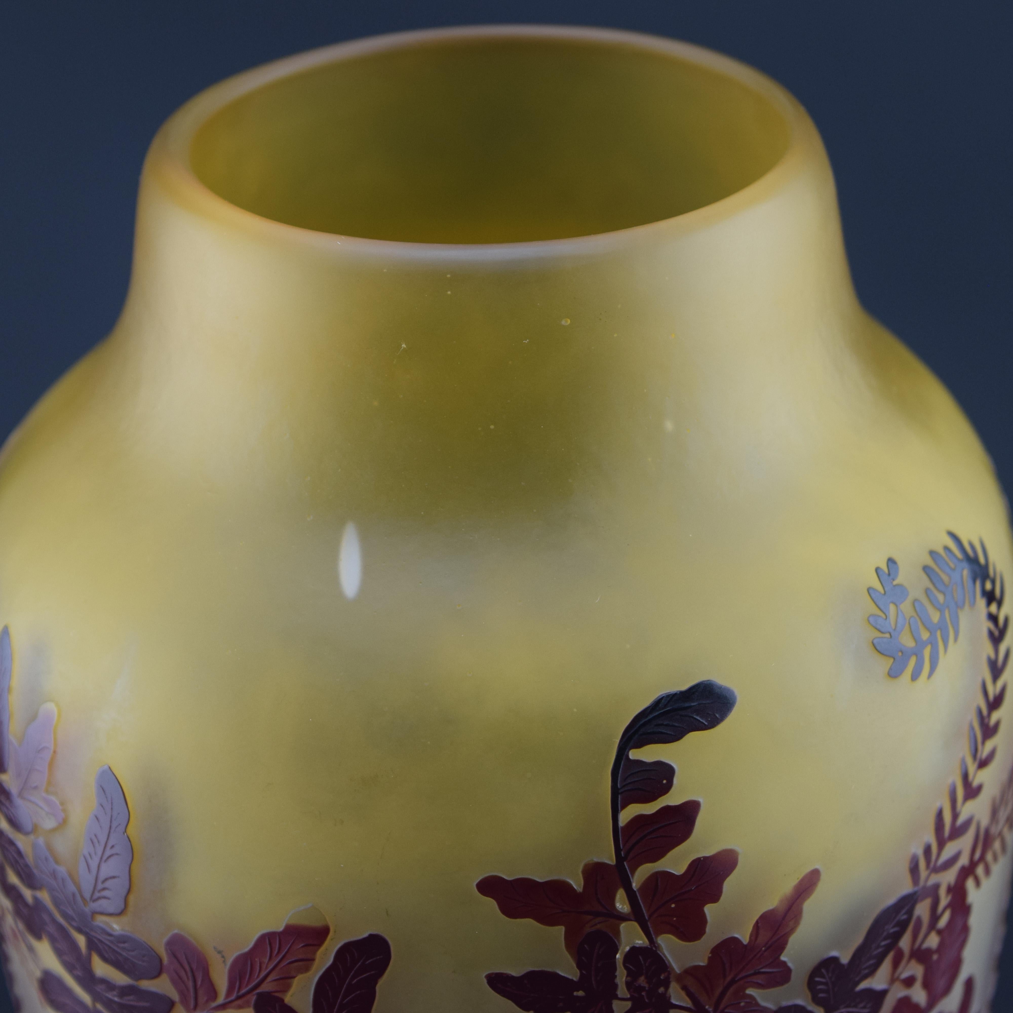 Gran jarrón Fern de vidrio camafeo Galle c1920 principios del siglo XX en venta