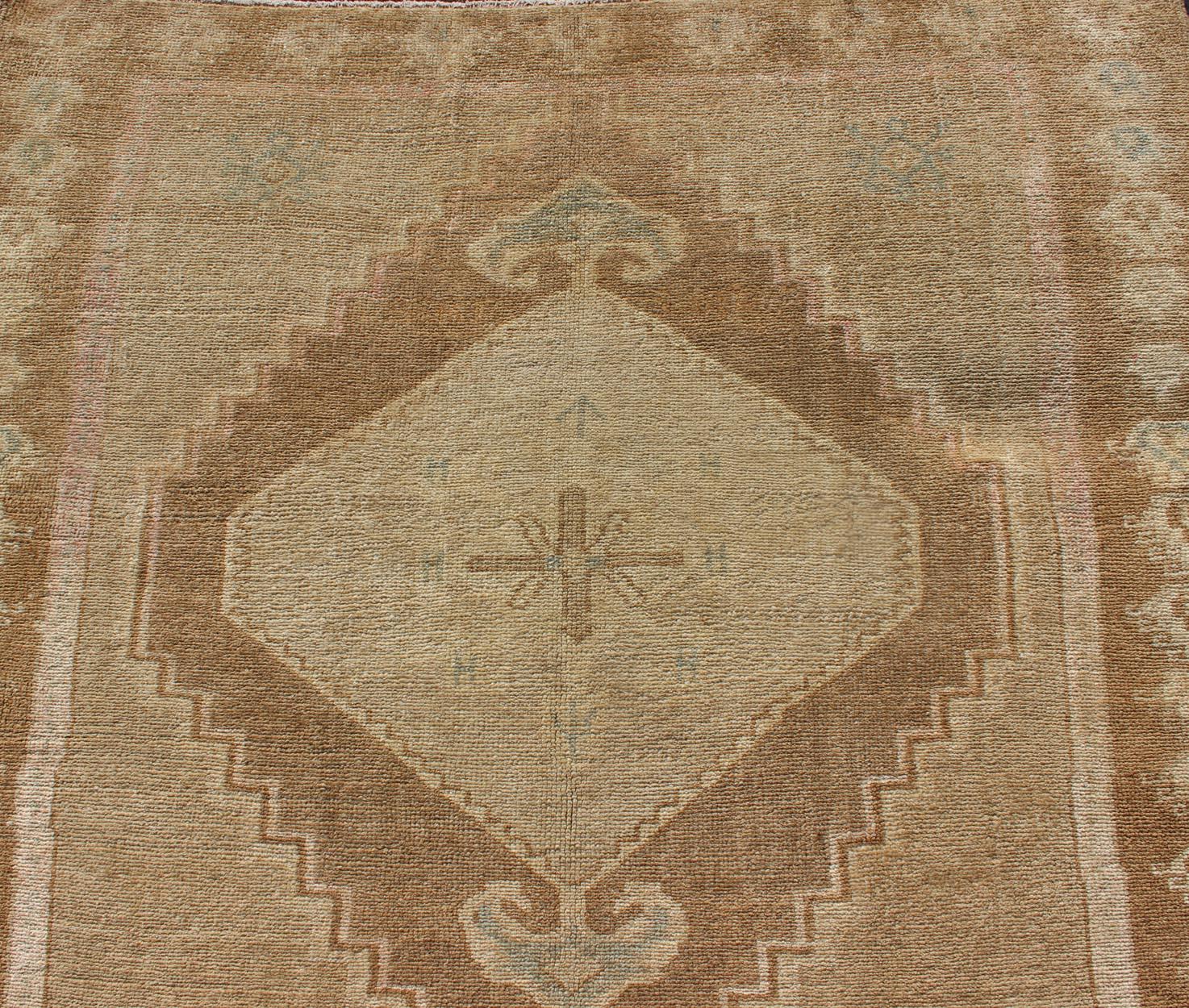 Large Gallery Turkish Rug in Earth Tones, Light Brown with Three Medallions For Sale 1