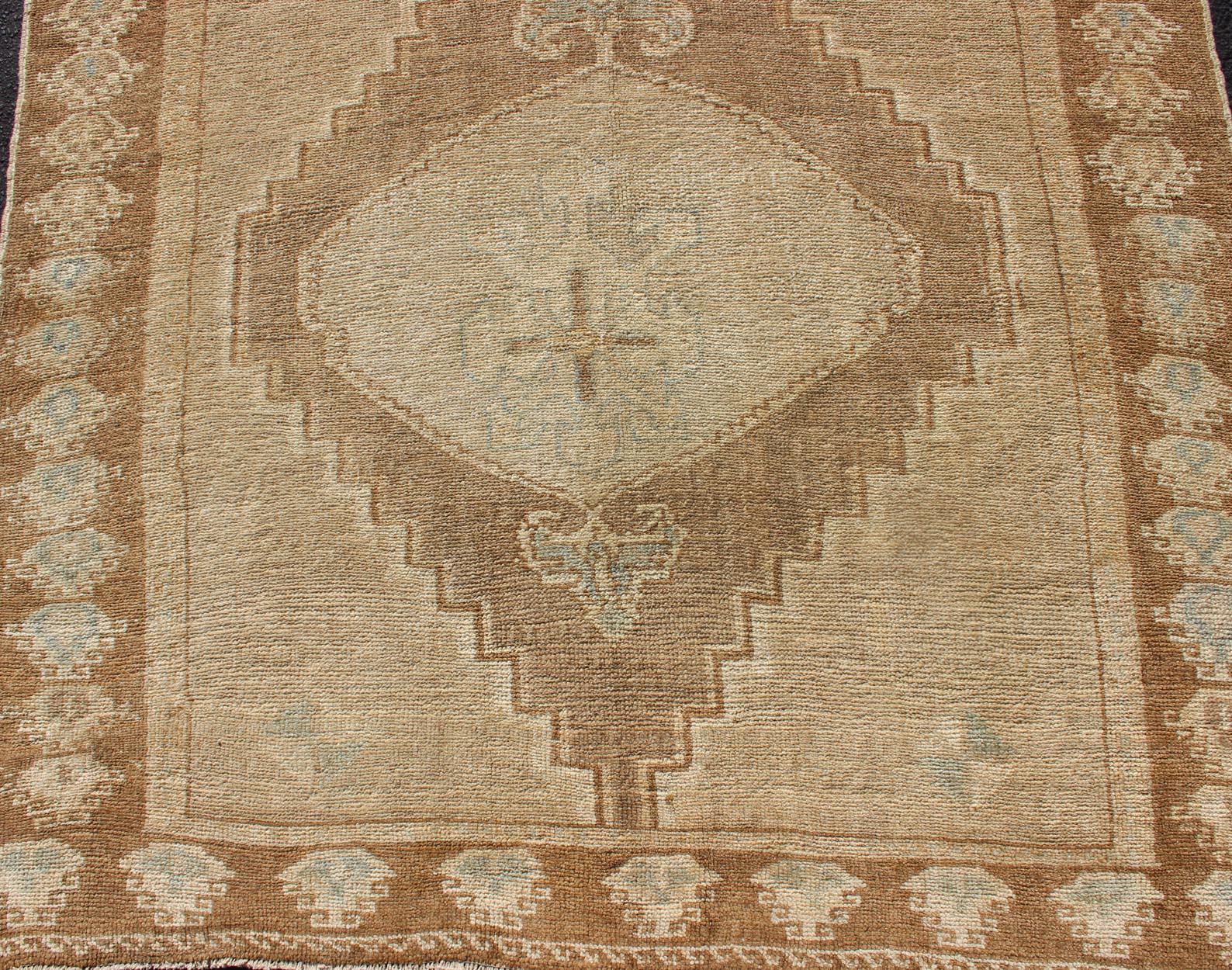 Large Gallery Turkish Rug in Earth Tones, Light Brown with Three Medallions For Sale 2