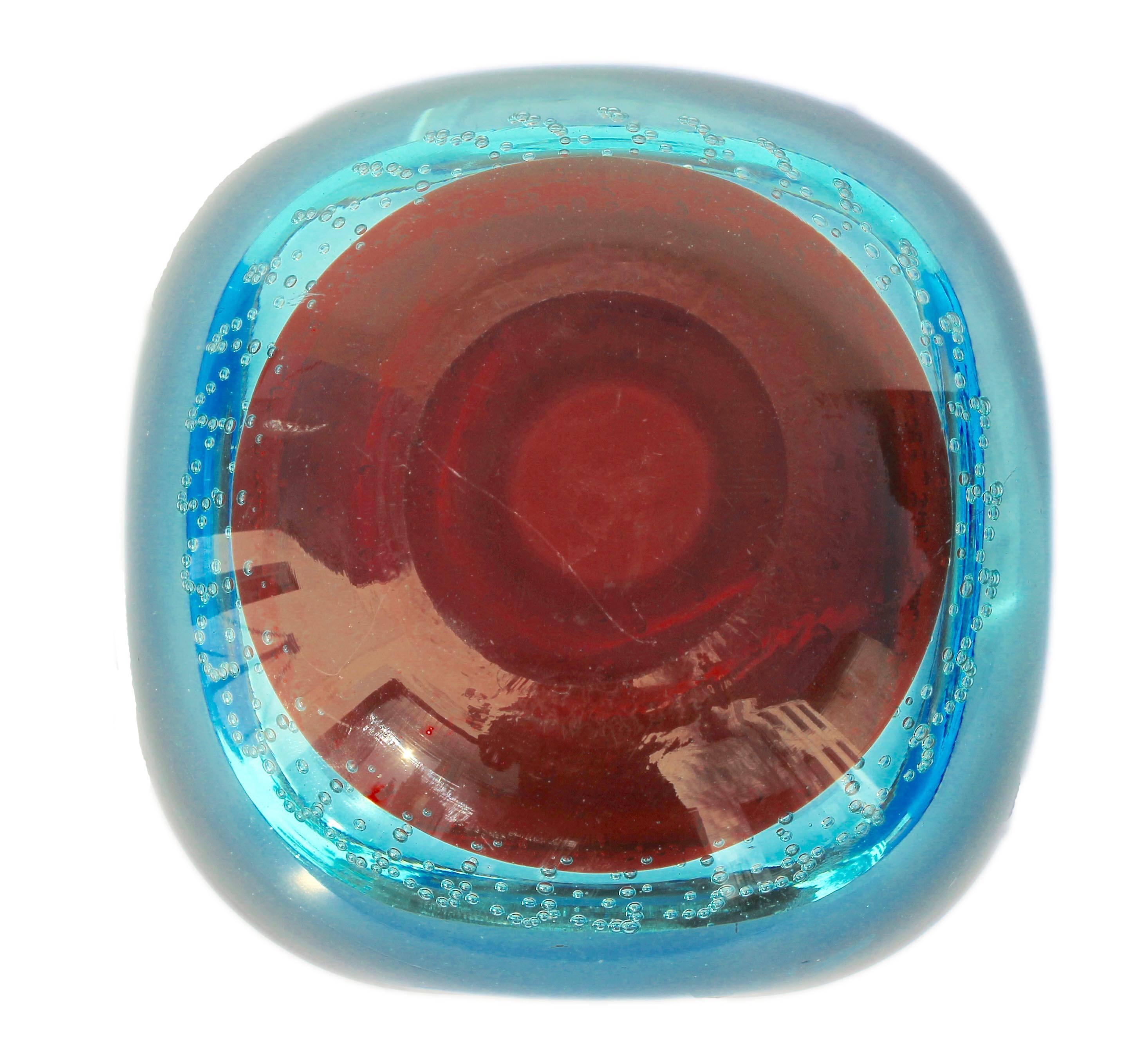 Hand-Crafted  Galliano Ferro Red and Blue Controlled Bubbles Murano Glass Bowl