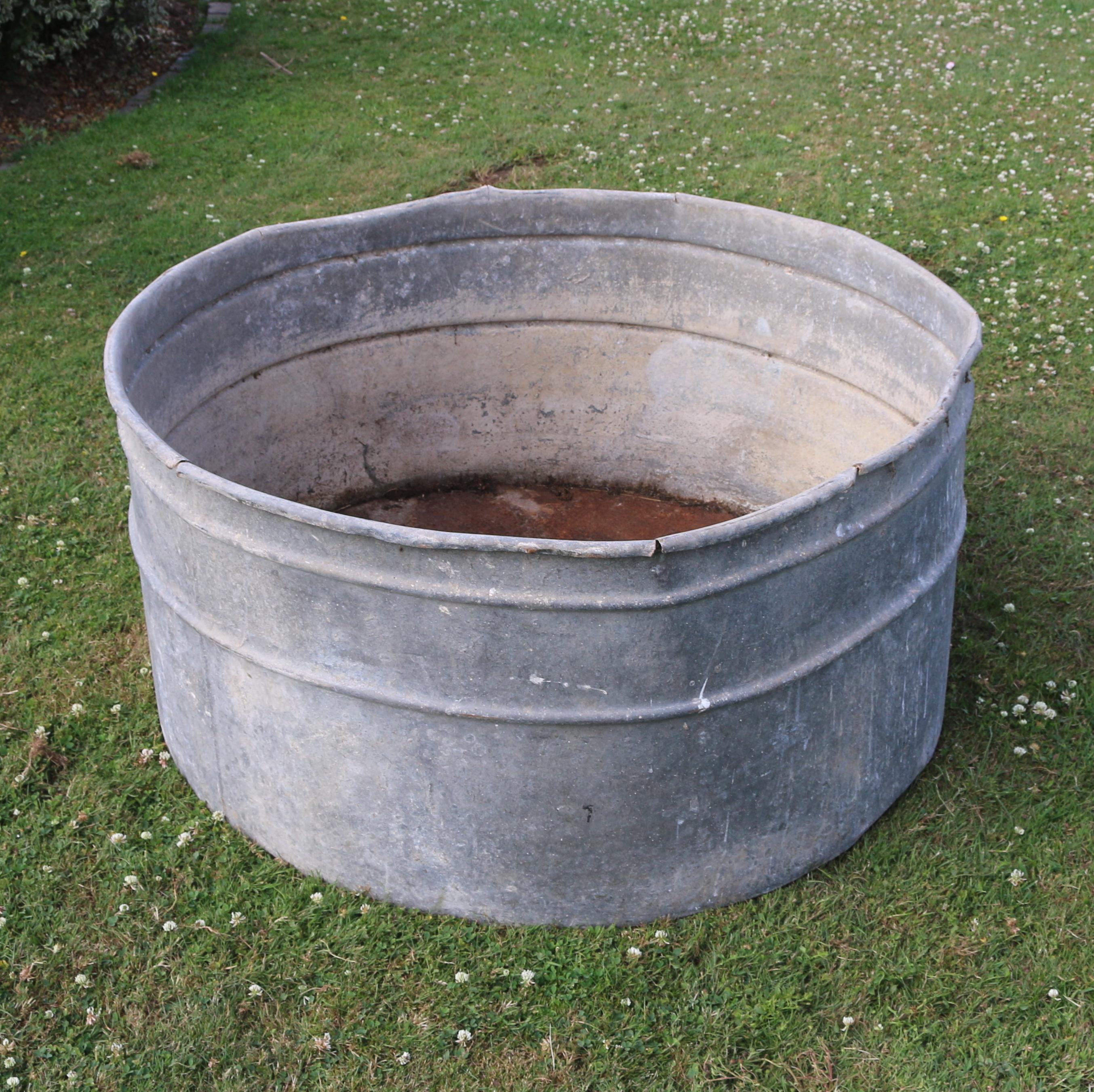 Large 20th C galvanized planter. 1950.

Can be made water tight if needed. 
Damage to the rim can be seen in the photos.



Dimensions
45 inches (114 cms) High
21 inches (53 cms) Diameter.