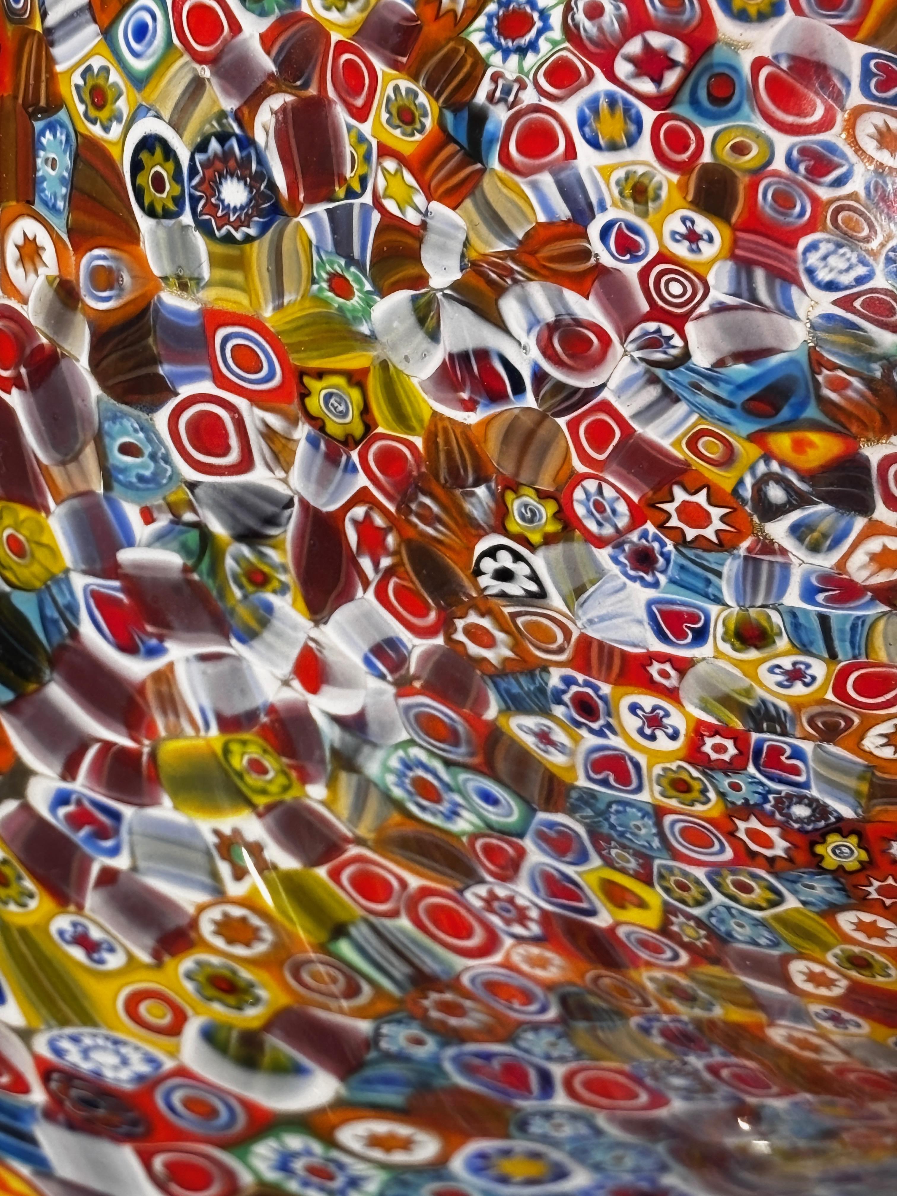 20ième siècle Grand vase Urne en verre soufflé à la main Millefiori de Murano & Poggi en vente