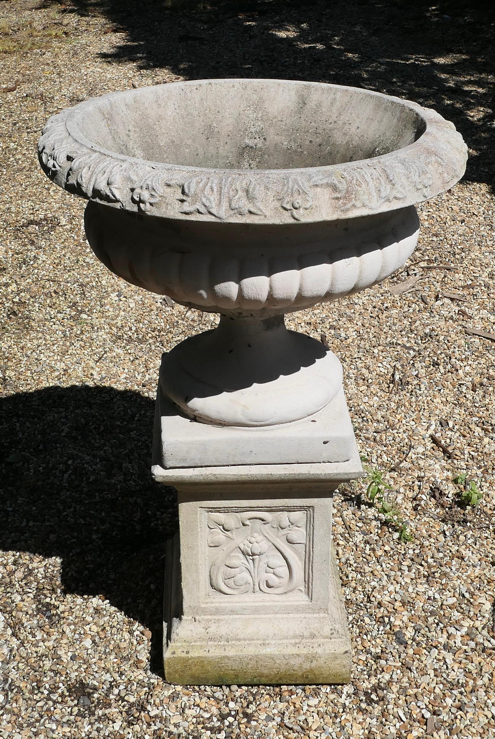Large Garden Urn or Planter on Plinth     In Good Condition For Sale In Chillerton, Isle of Wight