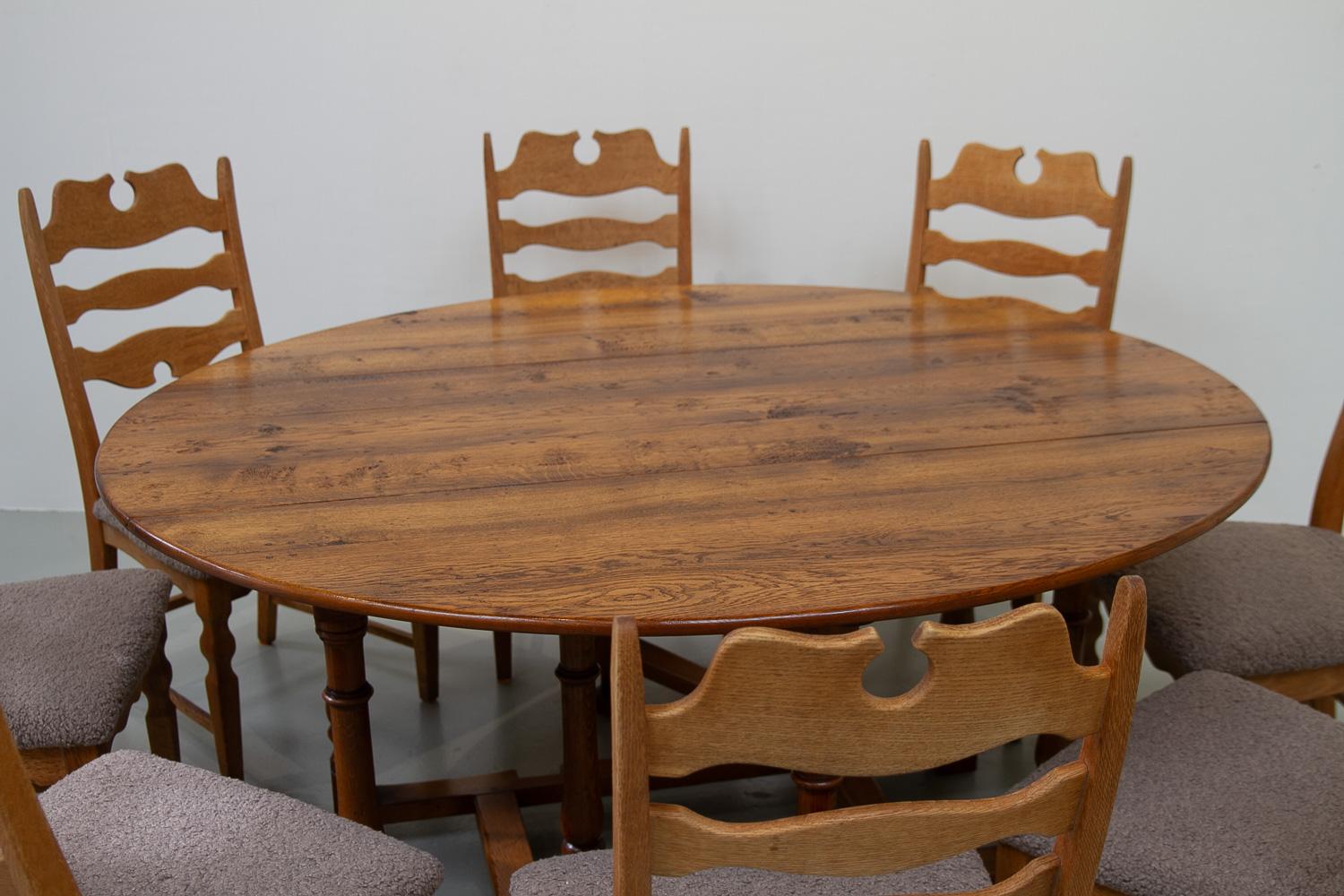 Large Gateleg Dining Table in Oak For Sale 12