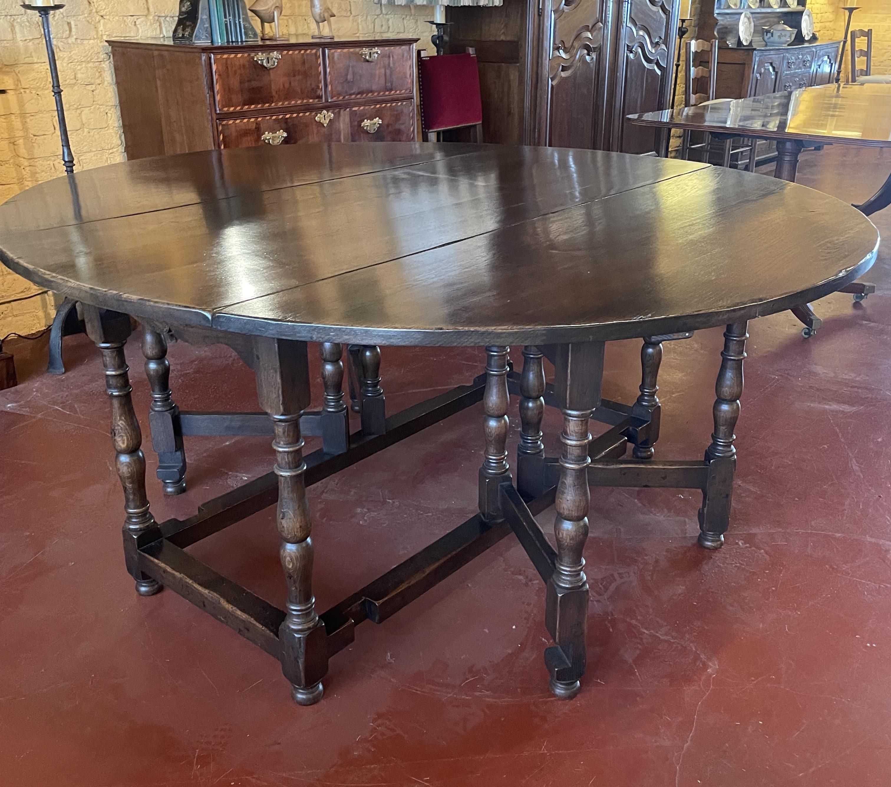 Large Gateleg Table In Oak For Sale 1