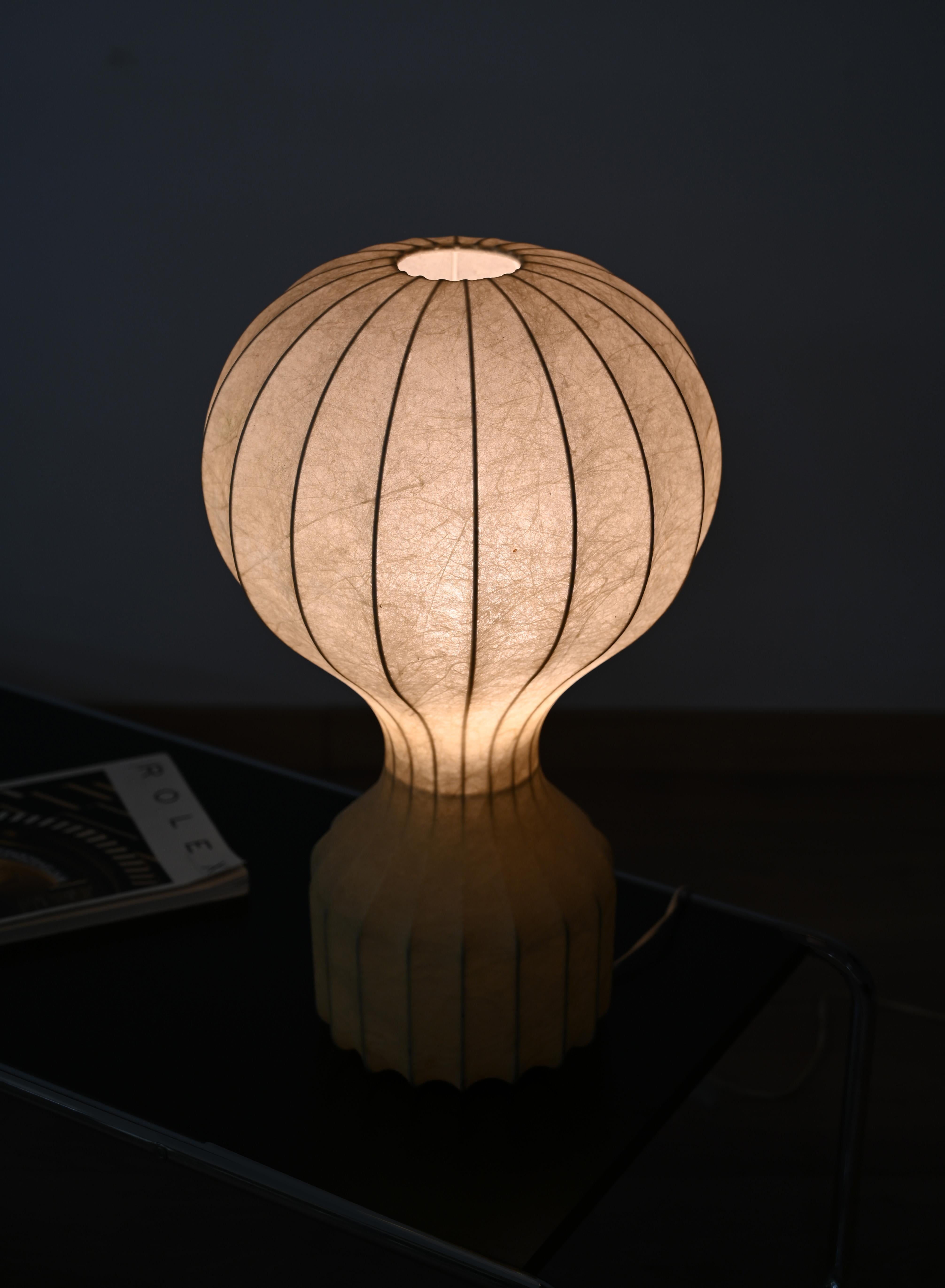 Grandi lampade da tavolo Gatto Beige Cocoon di Castiglioni per Flos, Italia anni '60 in vendita 8