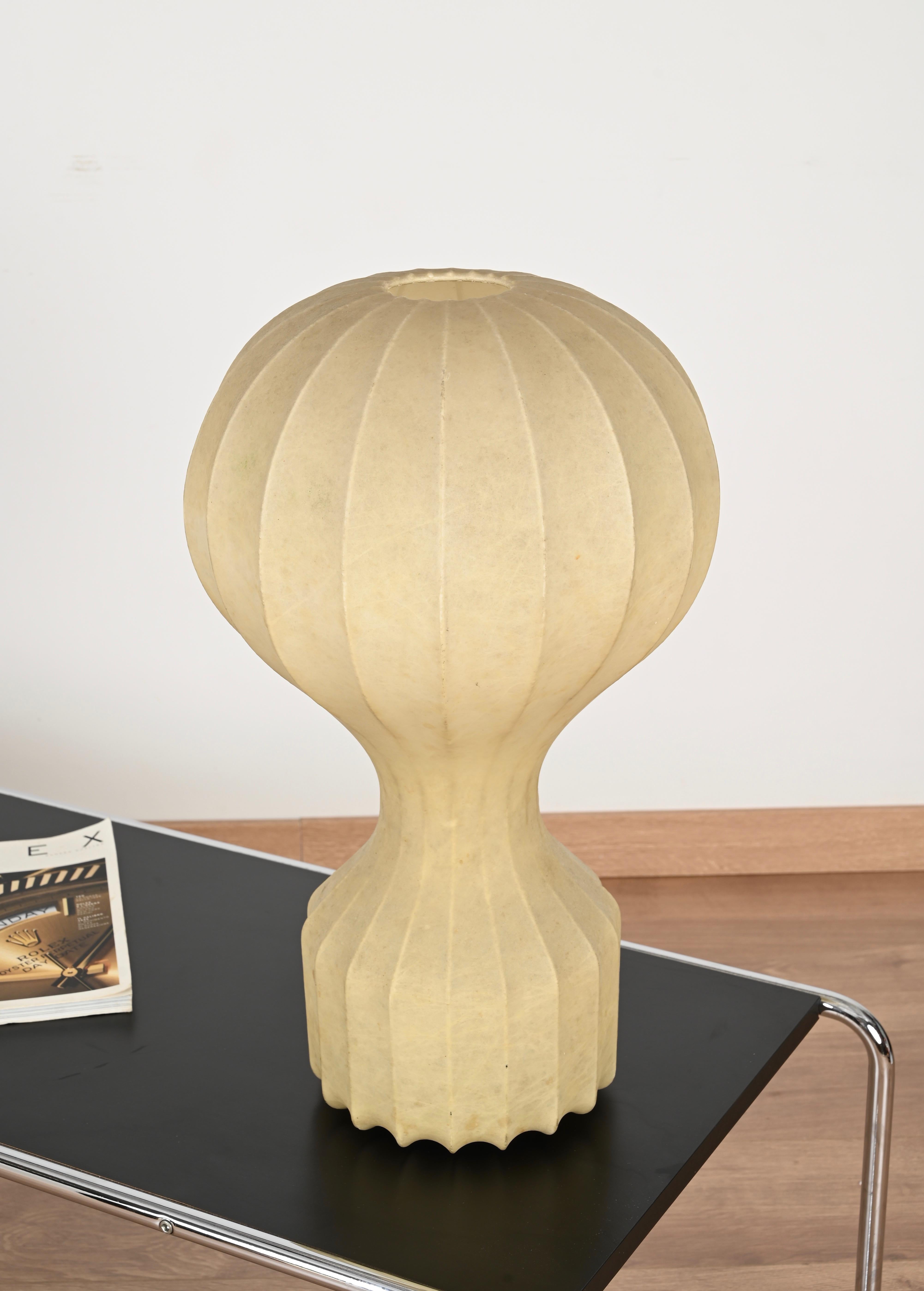 XX secolo Grandi lampade da tavolo Gatto Beige Cocoon di Castiglioni per Flos, Italia anni '60 in vendita