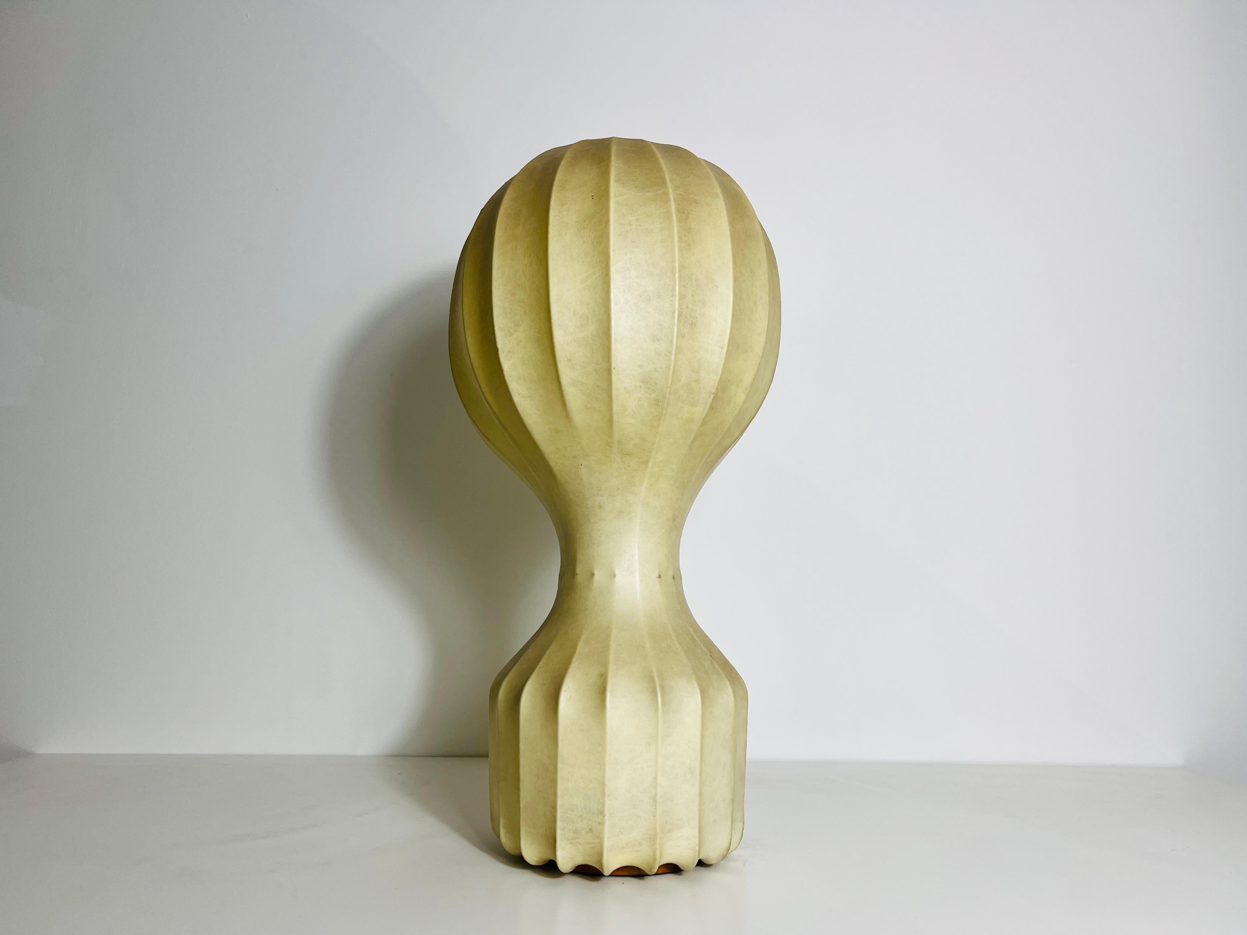 Mid-Century moderno Lampada da tavolo grande Gatto Cocoon di Achille and Pier Giacomo Castiglioni, anni '60 in vendita