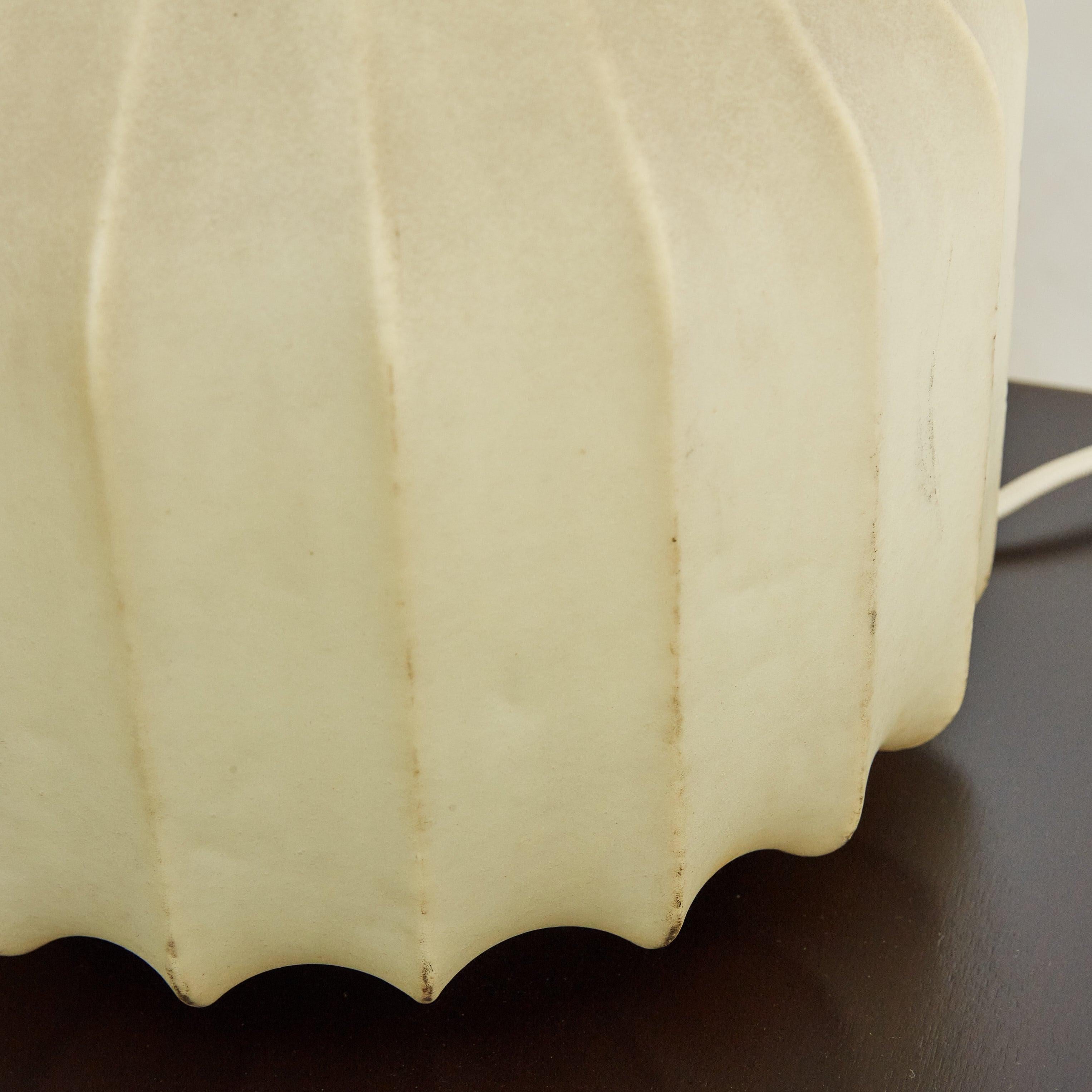 Large ‘Gatto’ Cocoon Table Lamp by Achille & Pier Giacomo Castiglioni for Flos For Sale 4