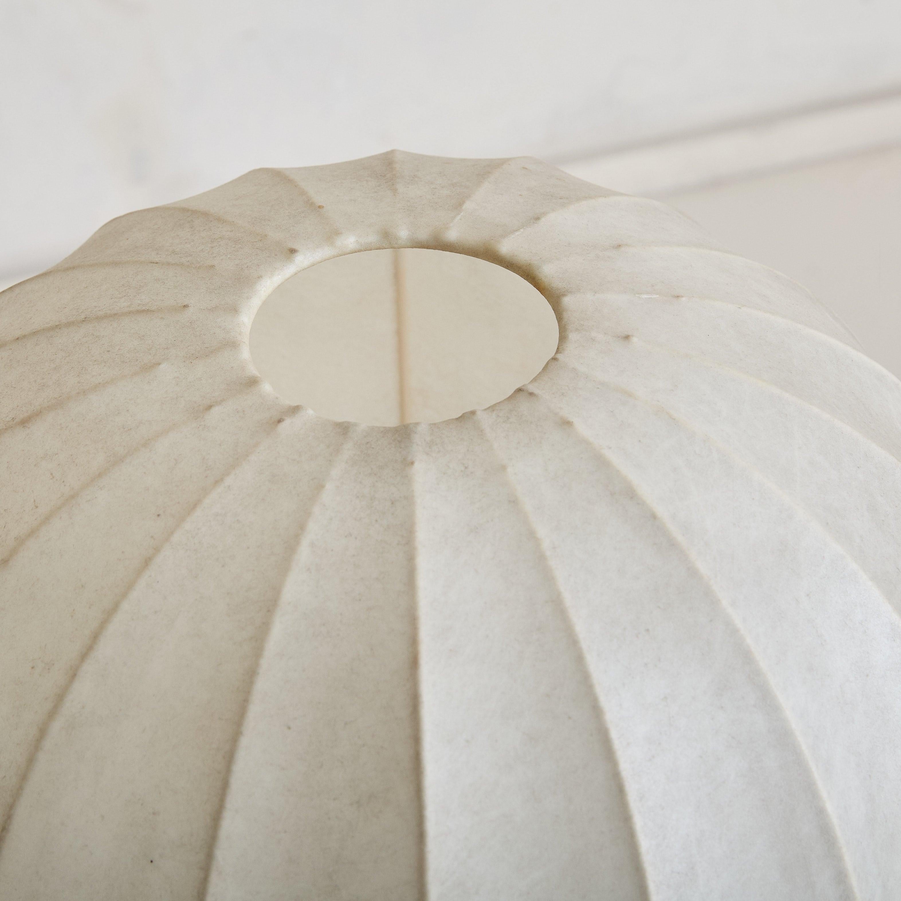 Grande lampe de table 'Gatto' en forme de cocon avec fond en feutre vert par Achille & Pier Giacomo Bon état - En vente à Chicago, IL