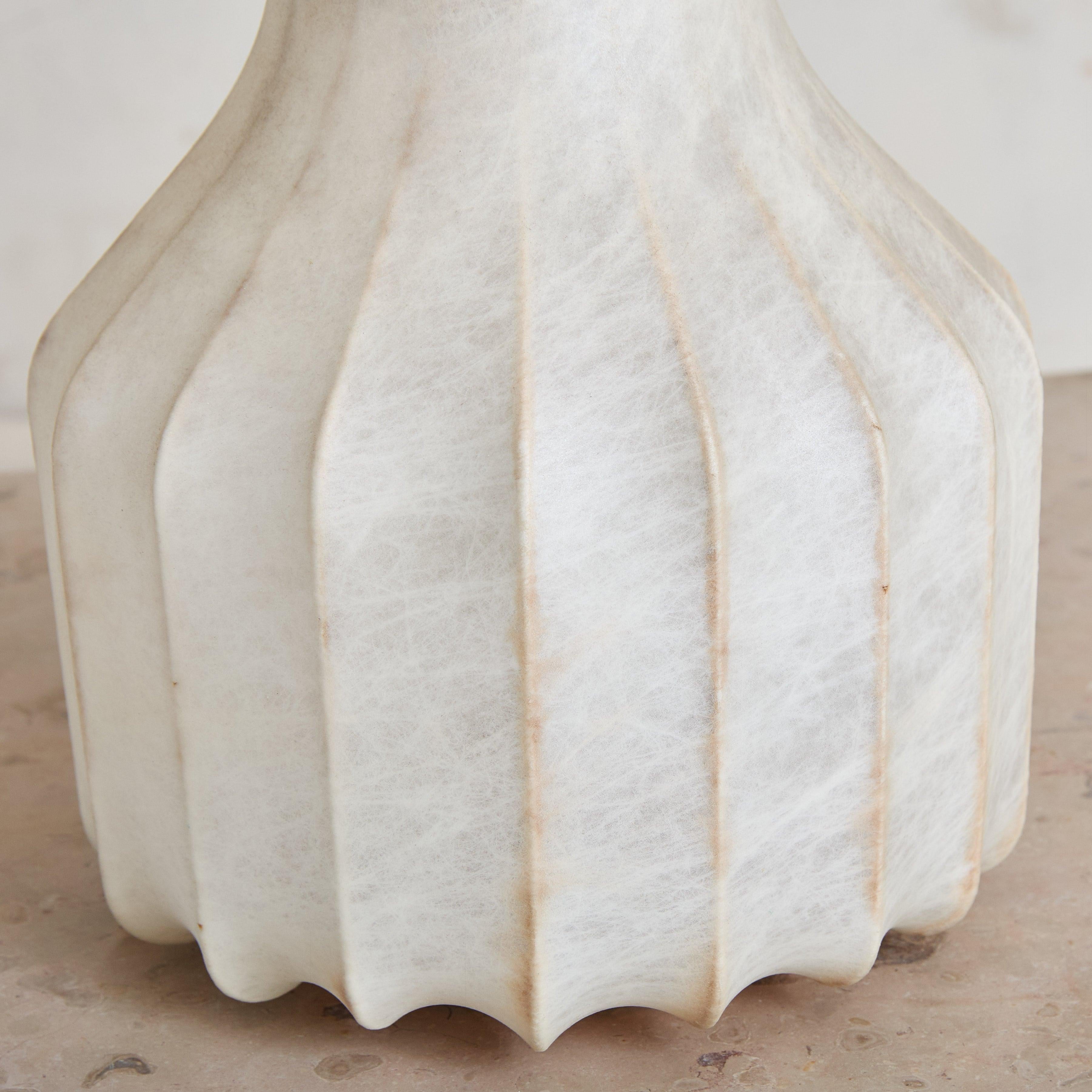 Milieu du XXe siècle Grande lampe de table 'Gatto' en forme de cocon avec fond en feutre vert par Achille & Pier Giacomo en vente