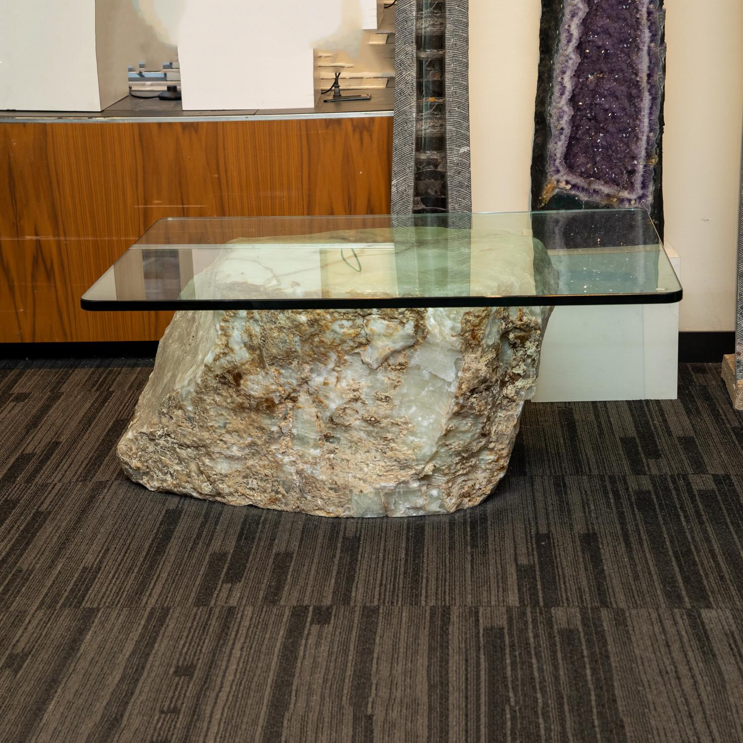 Grande table d'appoint sur piédestal en onyx poli véritable (avec plateau en verre) Neuf - En vente à New York, NY