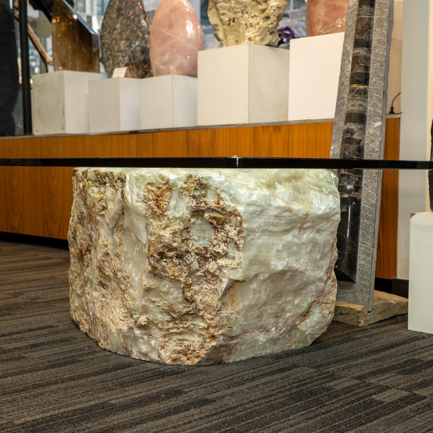 Onyx Grande table d'appoint sur piédestal en onyx poli véritable (avec plateau en verre) en vente