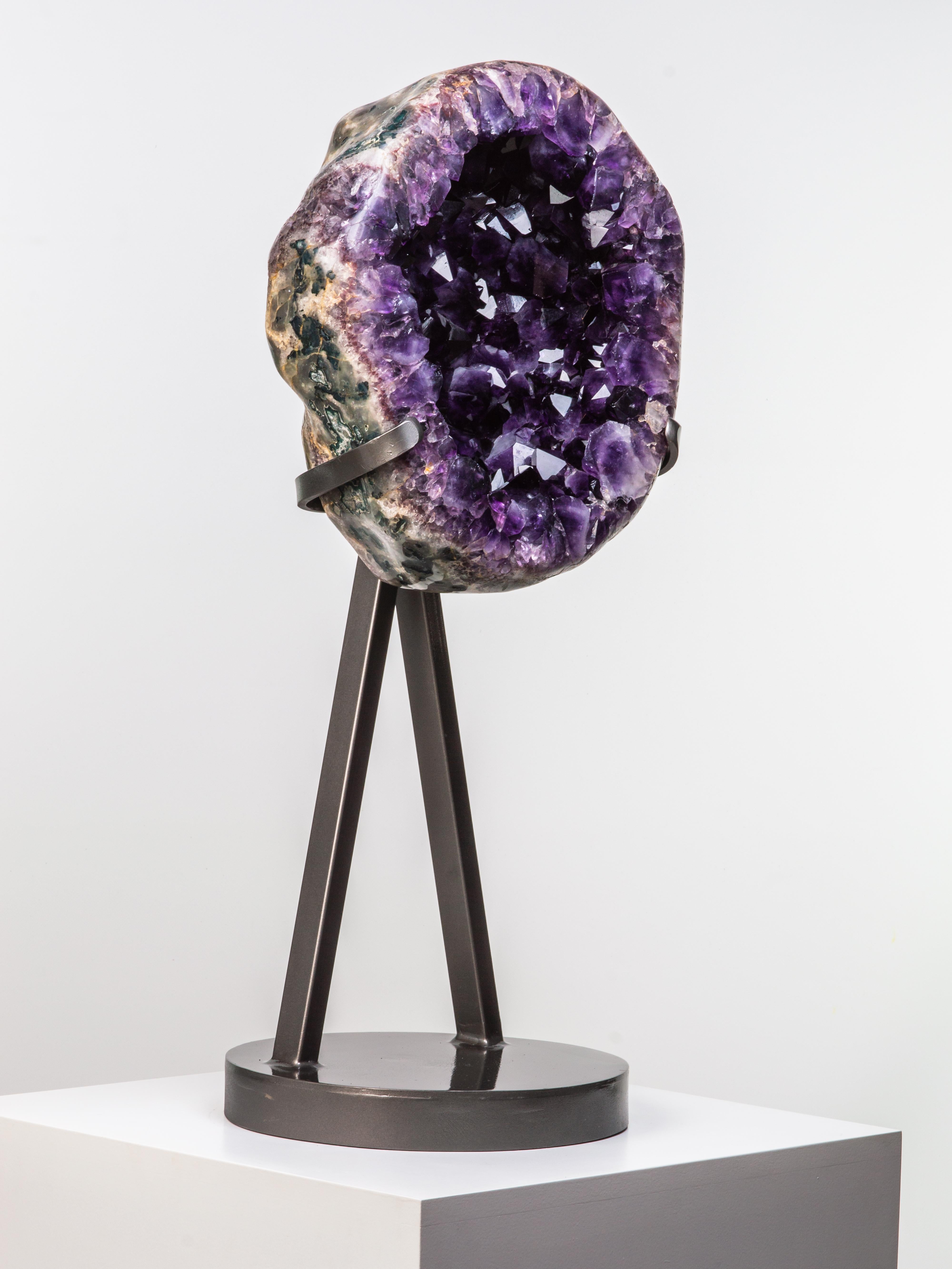 Large Geode Slice with Very High Peaked Crystals In Excellent Condition For Sale In London, GB