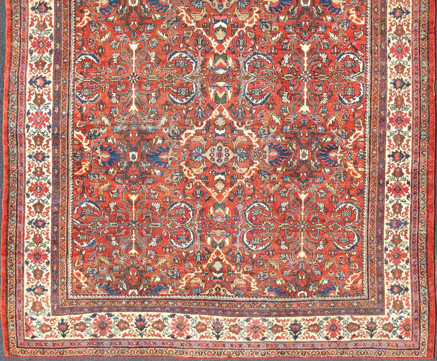 Large Geometric Antique Persian Mahal-Sultanabad Colorful Rug in Soft Rust Red In Good Condition For Sale In Atlanta, GA