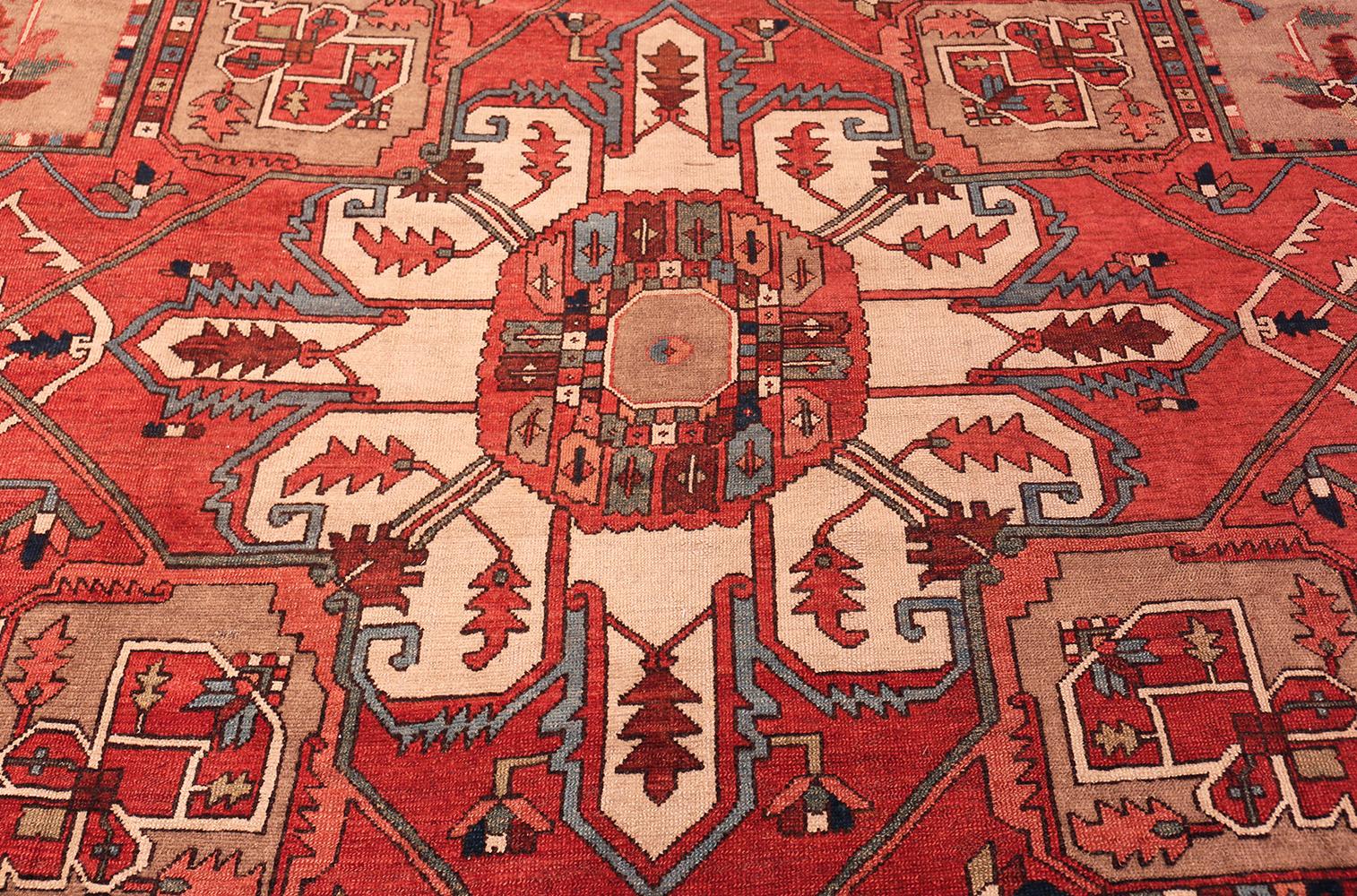 Hand-Knotted Antique Persian Serapi Rug. Size: 11 ft 6 in x 15 ft For Sale
