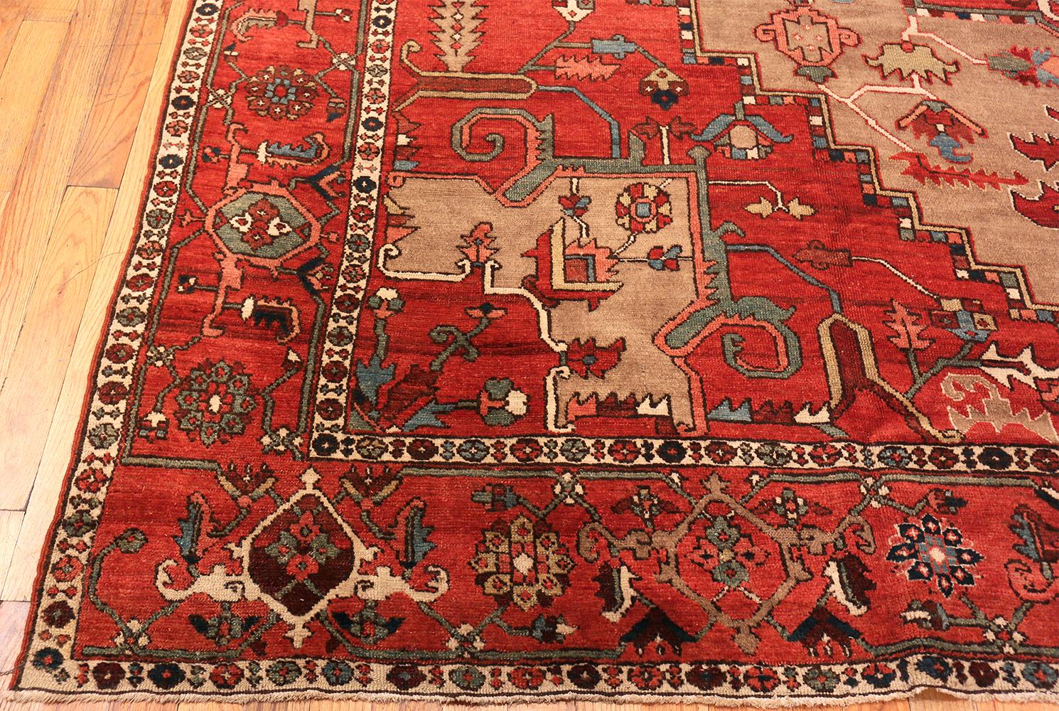 Antique Persian Serapi Rug. Size: 11 ft 6 in x 15 ft In Good Condition For Sale In New York, NY