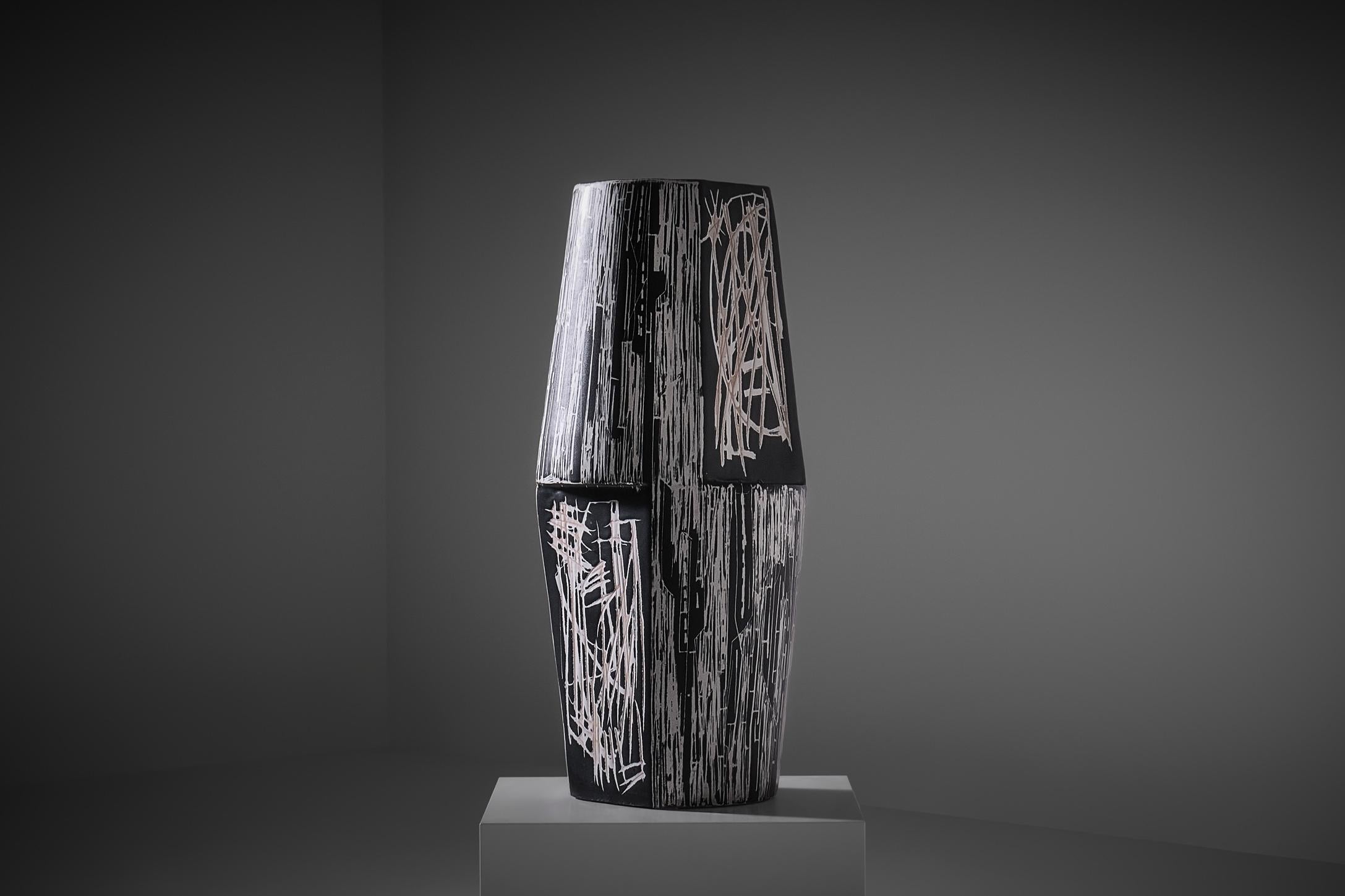 Geometric shaped ceramic vase by Victor Cerrato (1917 - 2008), Italy 1960s. Intriguing large sculptural vase made from geometric shaped panels with artistic calligraphic line drawings in black and white. Both the size, shape and crossed placed parts