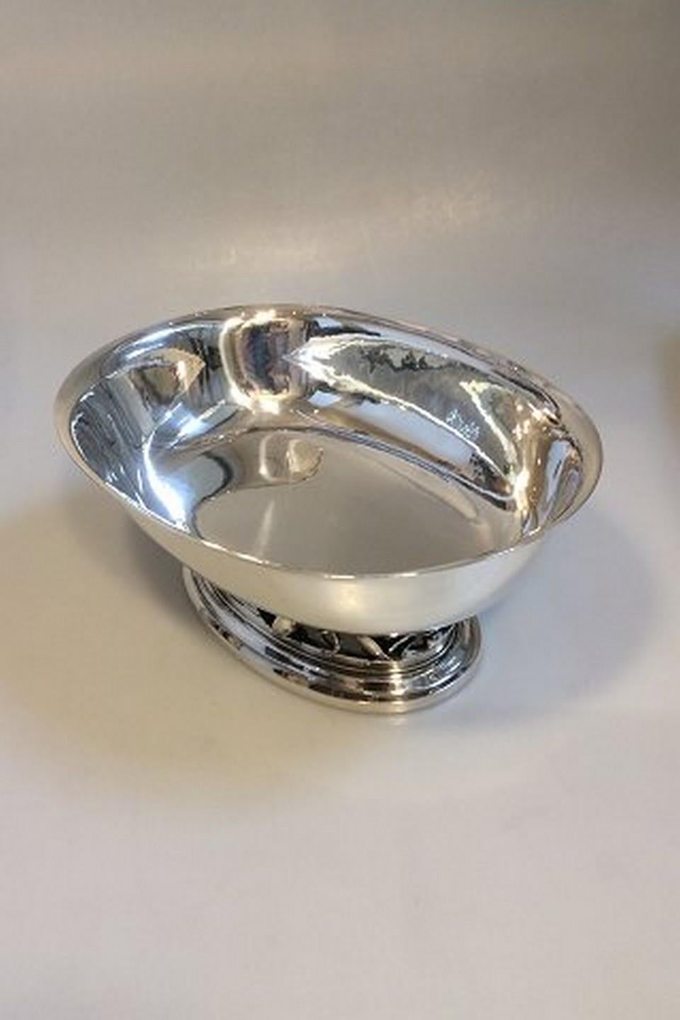 Hand-Crafted Large Georg Jensen Sterling Silver Oval Bowl Unique from 1945-1951 For Sale