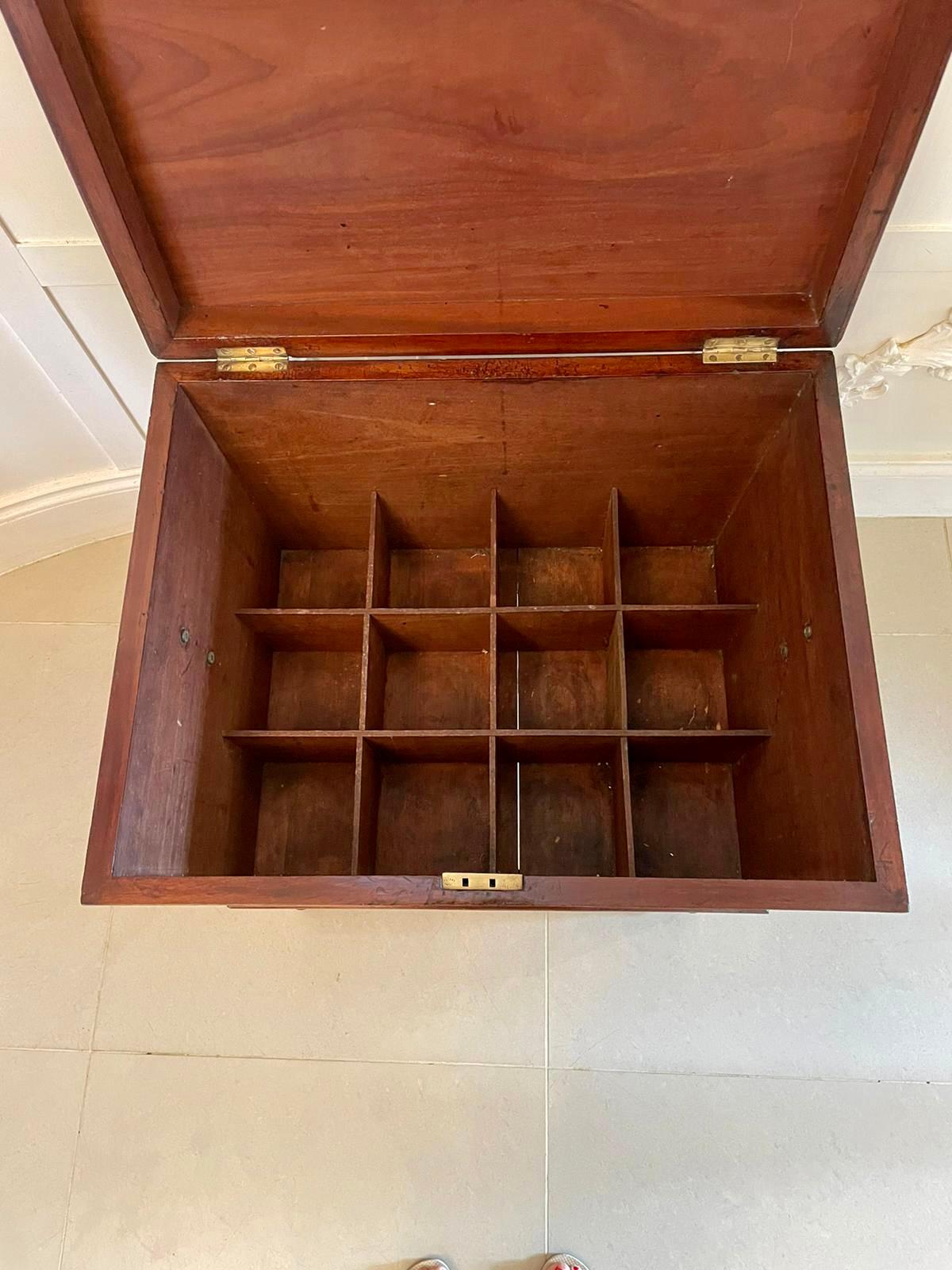 Gran Cellarette/Enfriador de Vino de Caoba Antiguo Jorge III Inglés en venta
