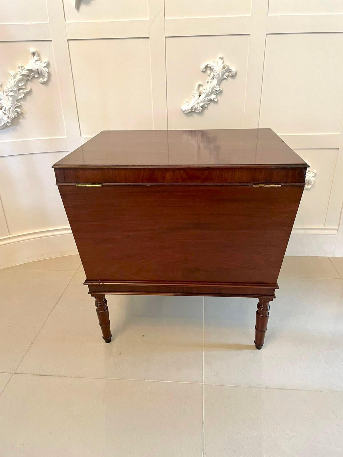 Gran Cellarette/Enfriador de Vino de Caoba Antiguo Jorge III siglo XIX en venta