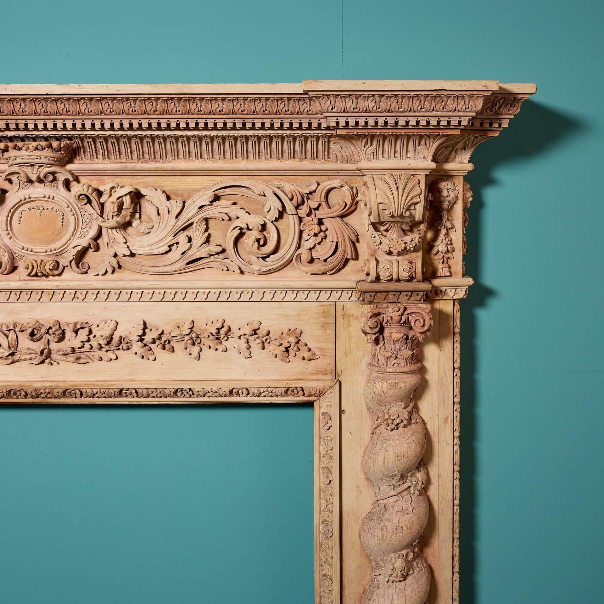Georgien Grande cheminée en bois sculptée George III en vente