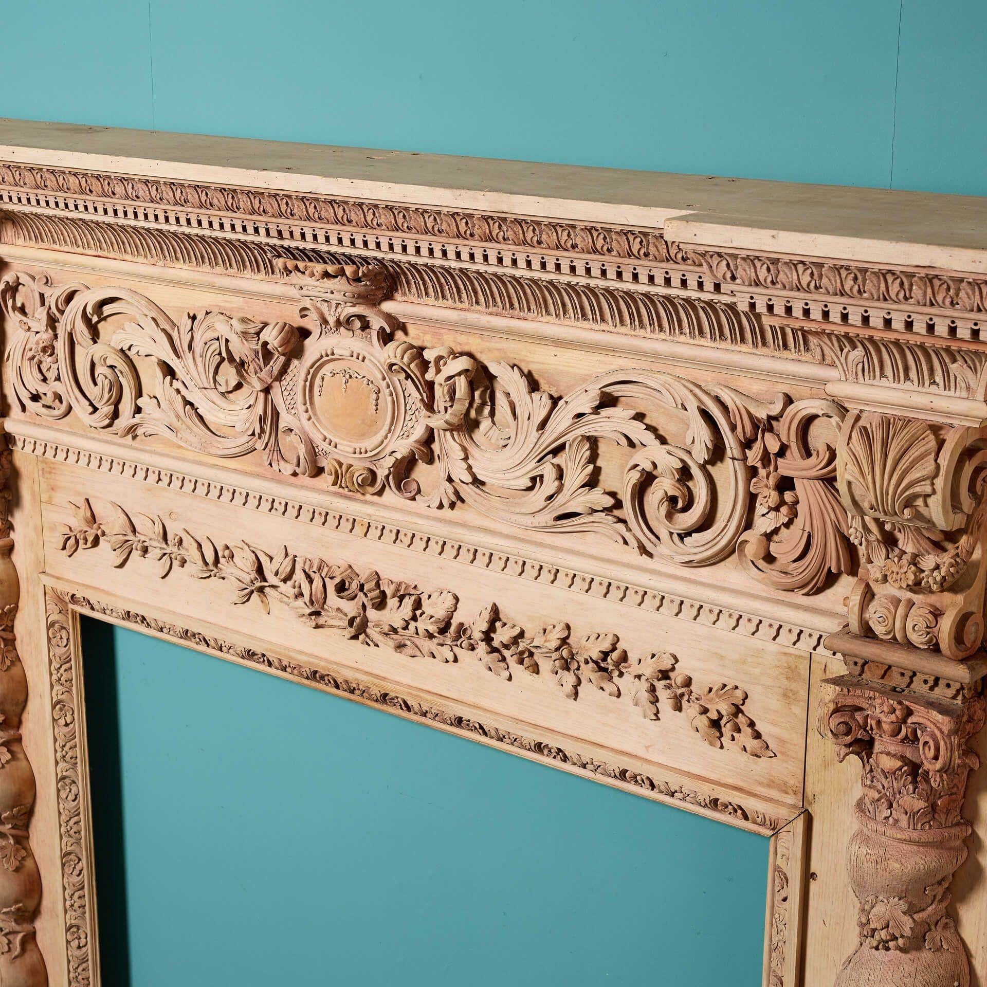 Sculpté à la main Grande cheminée en bois sculptée George III en vente