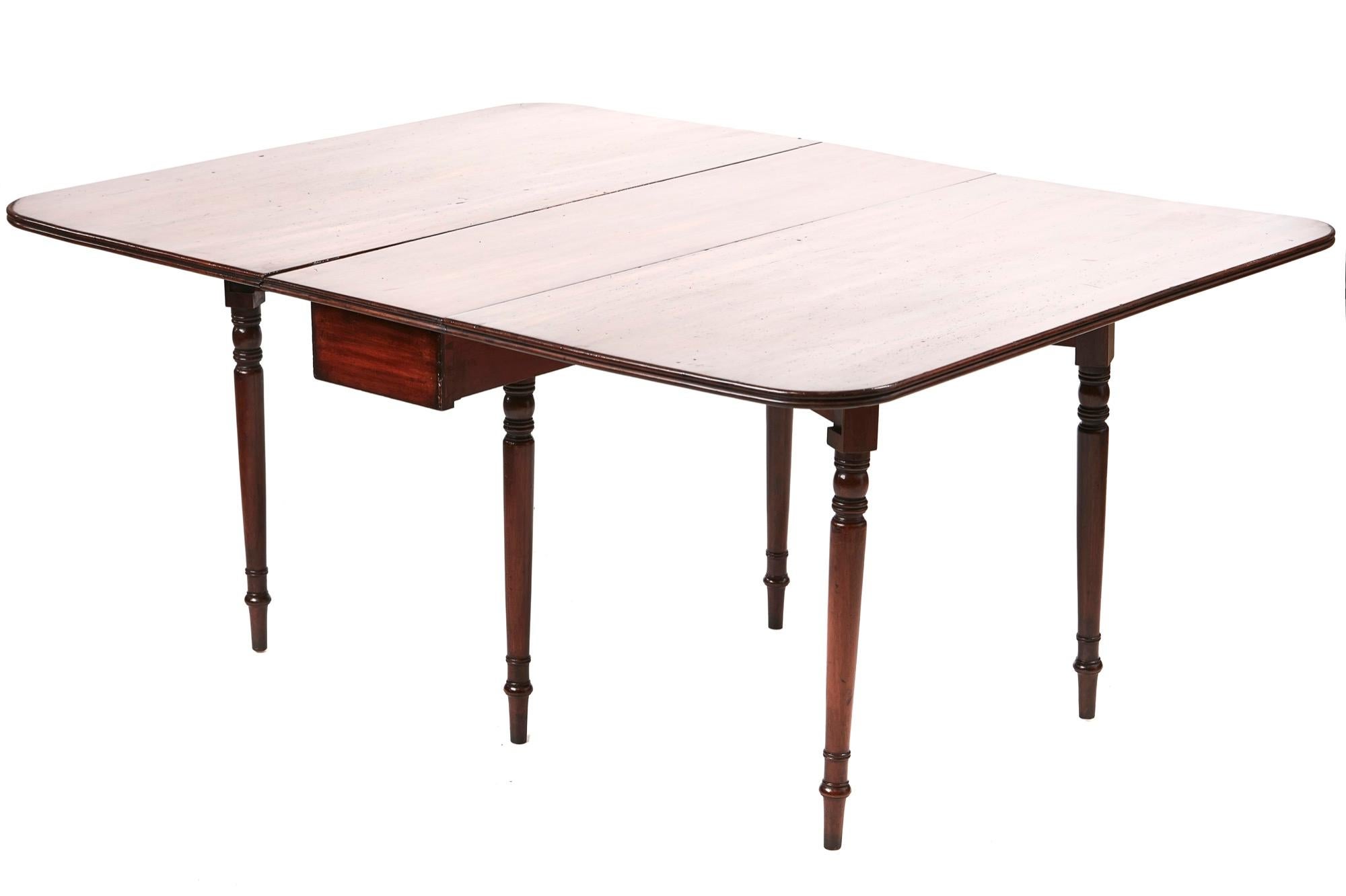 Large George III mahogany drop leaf dining table, having a lovely quality top with two drop leaves and a reeded edge, standing on six turned tapering legs
Lovely color and condition
Measures: Closed 48