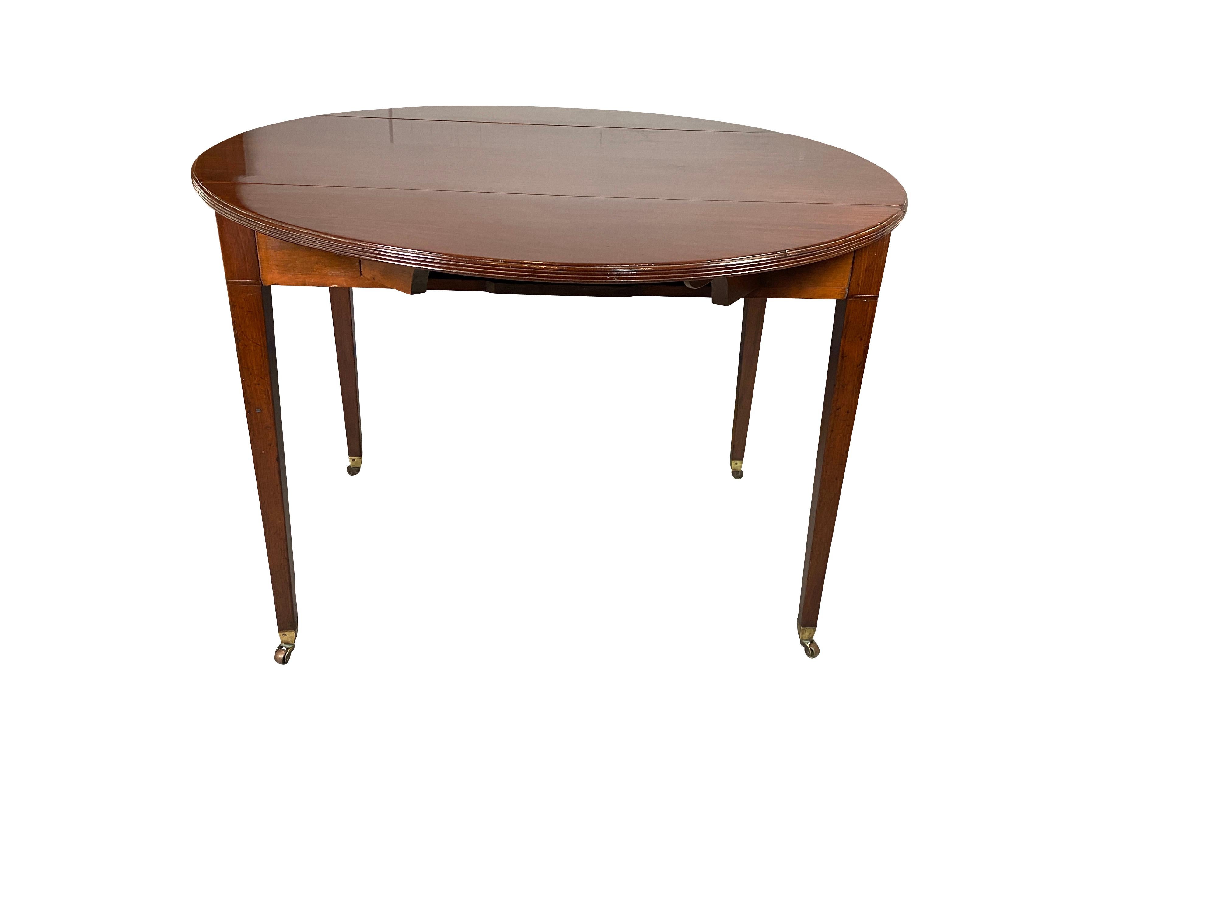 Large George III Mahogany Pembroke Table In Good Condition In Essex, MA