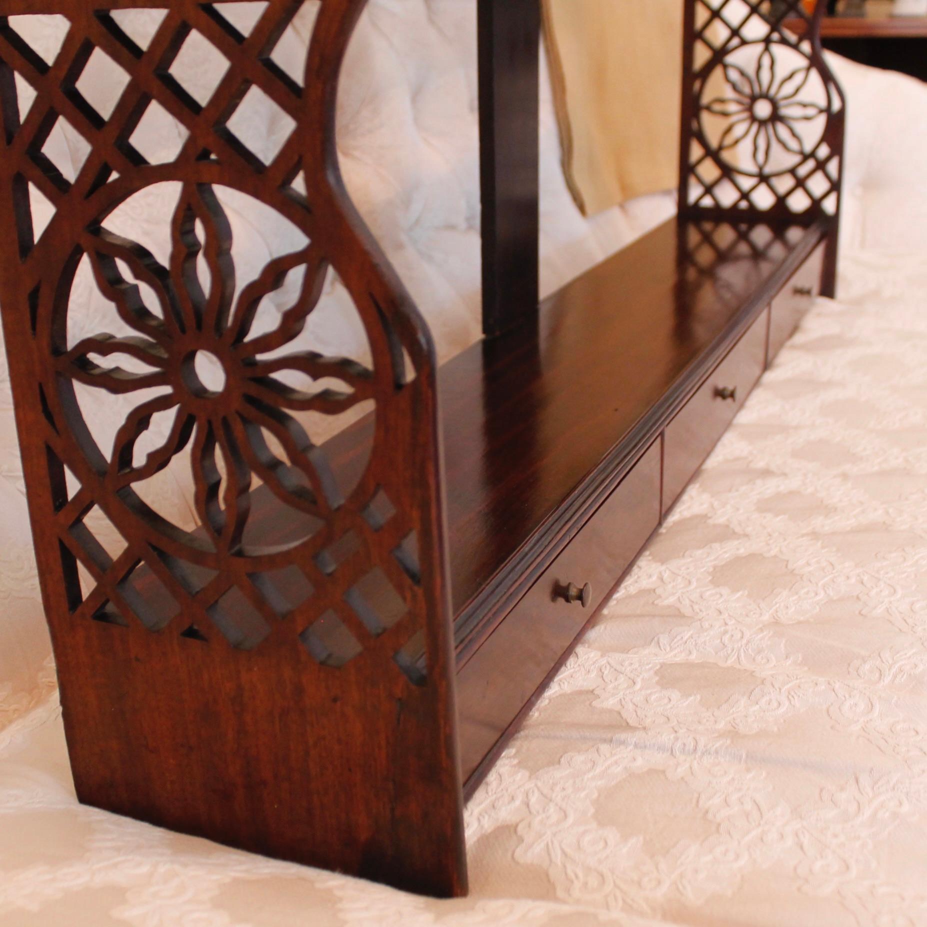 Large George III Period Chinese Chippendale Mahogany Fretwork Hanging Shelf In Good Condition For Sale In Free Union, VA