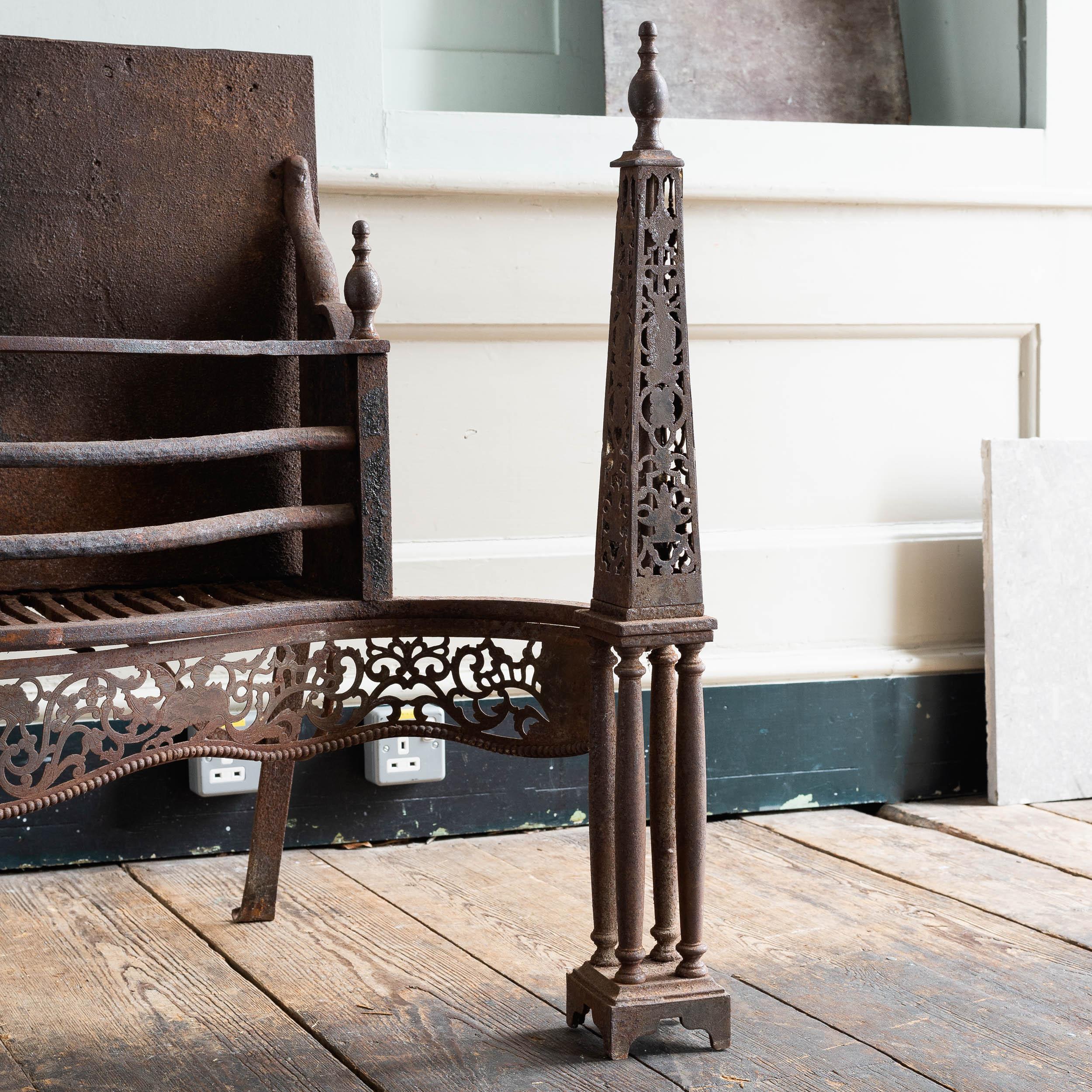 Large George III Wrought Iron Fire Grate In Good Condition For Sale In London, GB