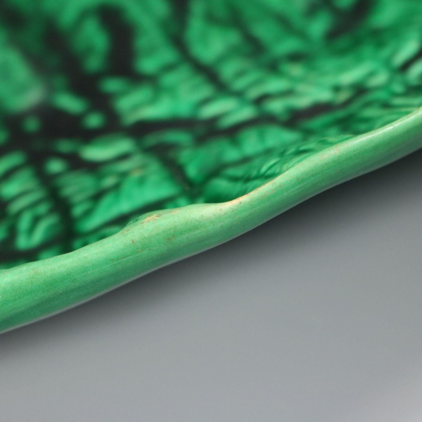 Grand plat à feuilles de bananier en majolique de George Jones en vente 6