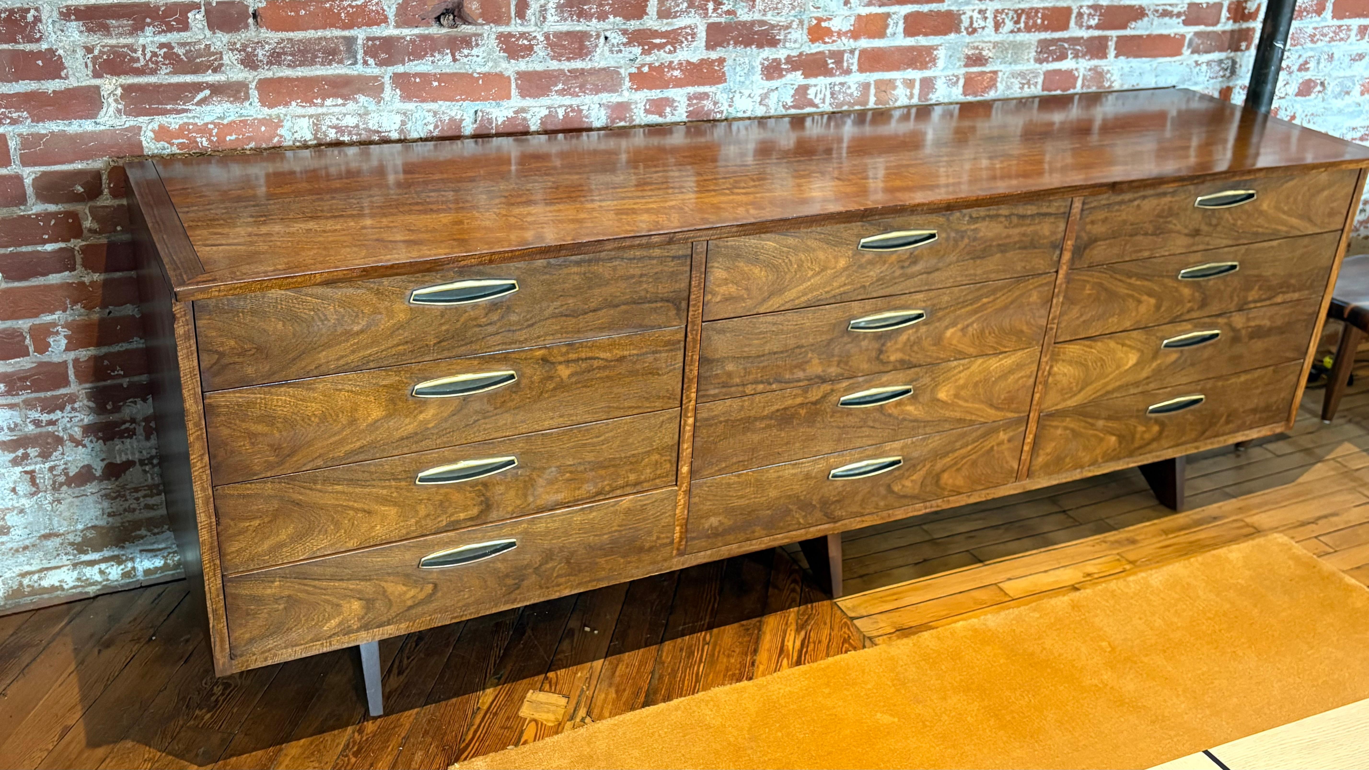 Comò a 12 cassetti George Nakashima Large per Widdicomb in vendita 4