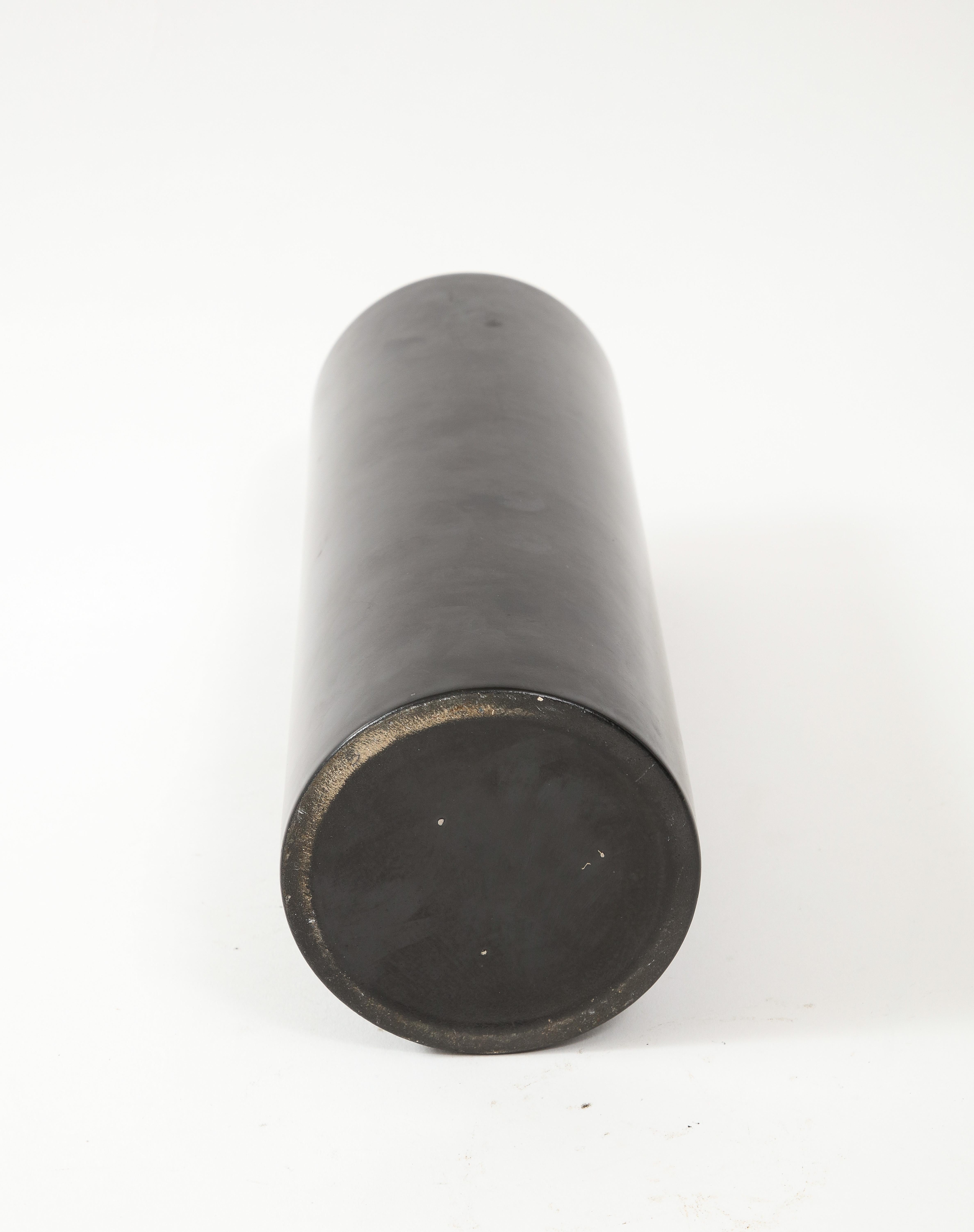 Grand vase cylindrique noir mat de style Georges Jouve, France, c.1950. en vente 1