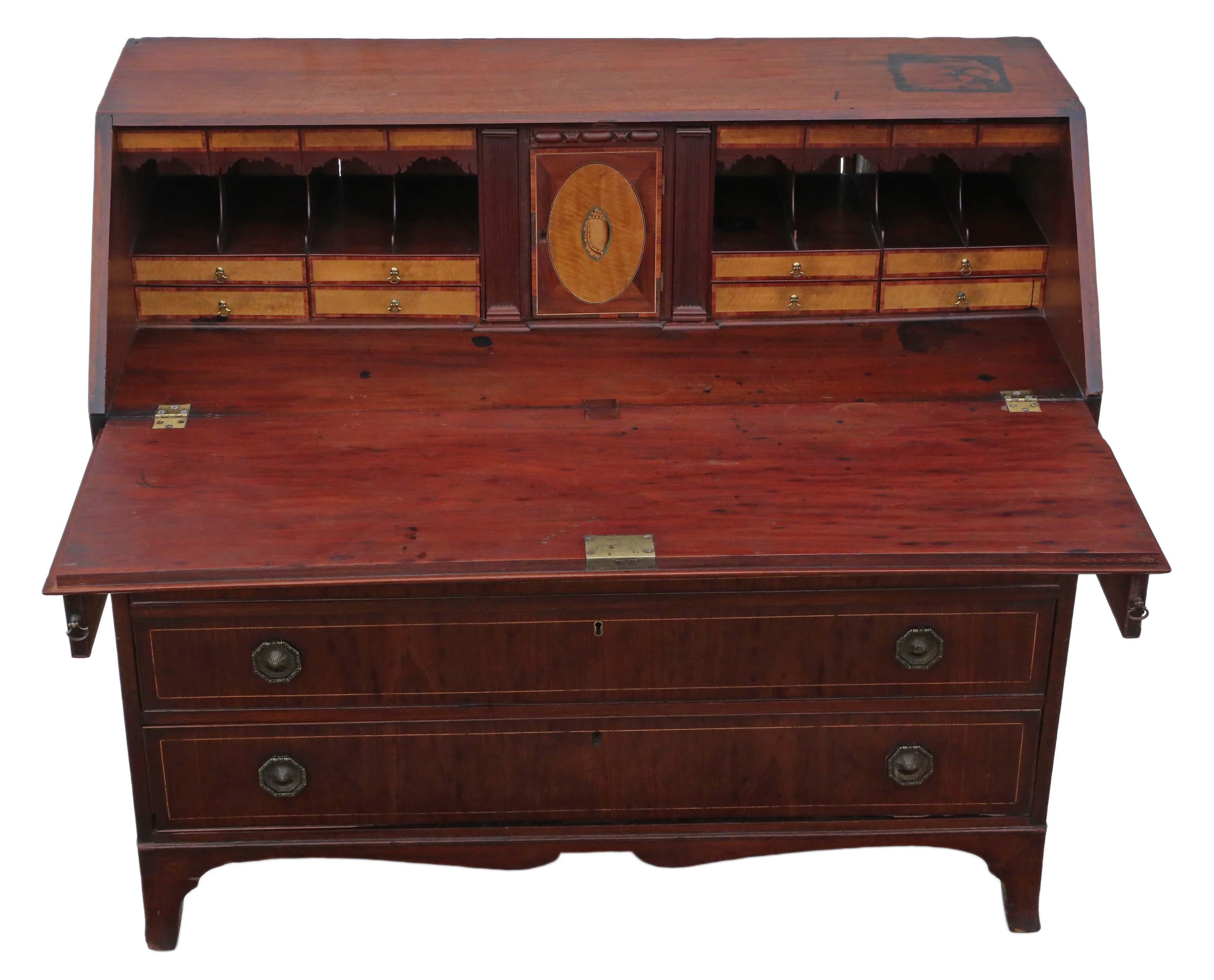 Antique large Georgian / Regency early 19th century mahogany bureau desk writing table.

This is a lovely bureau, that is full of age, charm and character. Fantastic crossbanded maple interior, this is a high spec bureau.

No loose joints and
