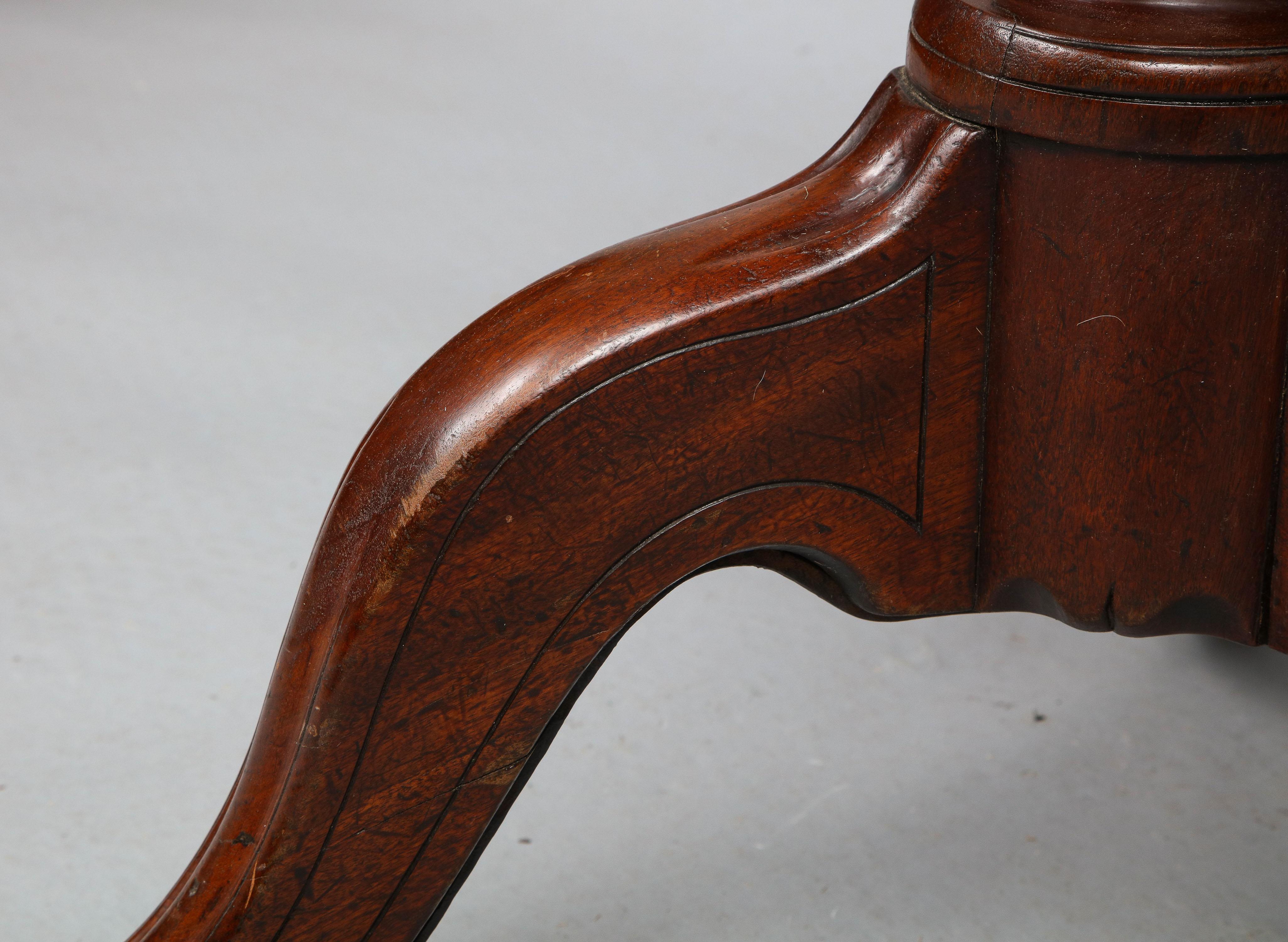 Large Georgian Breakfast Table In Good Condition In Greenwich, CT