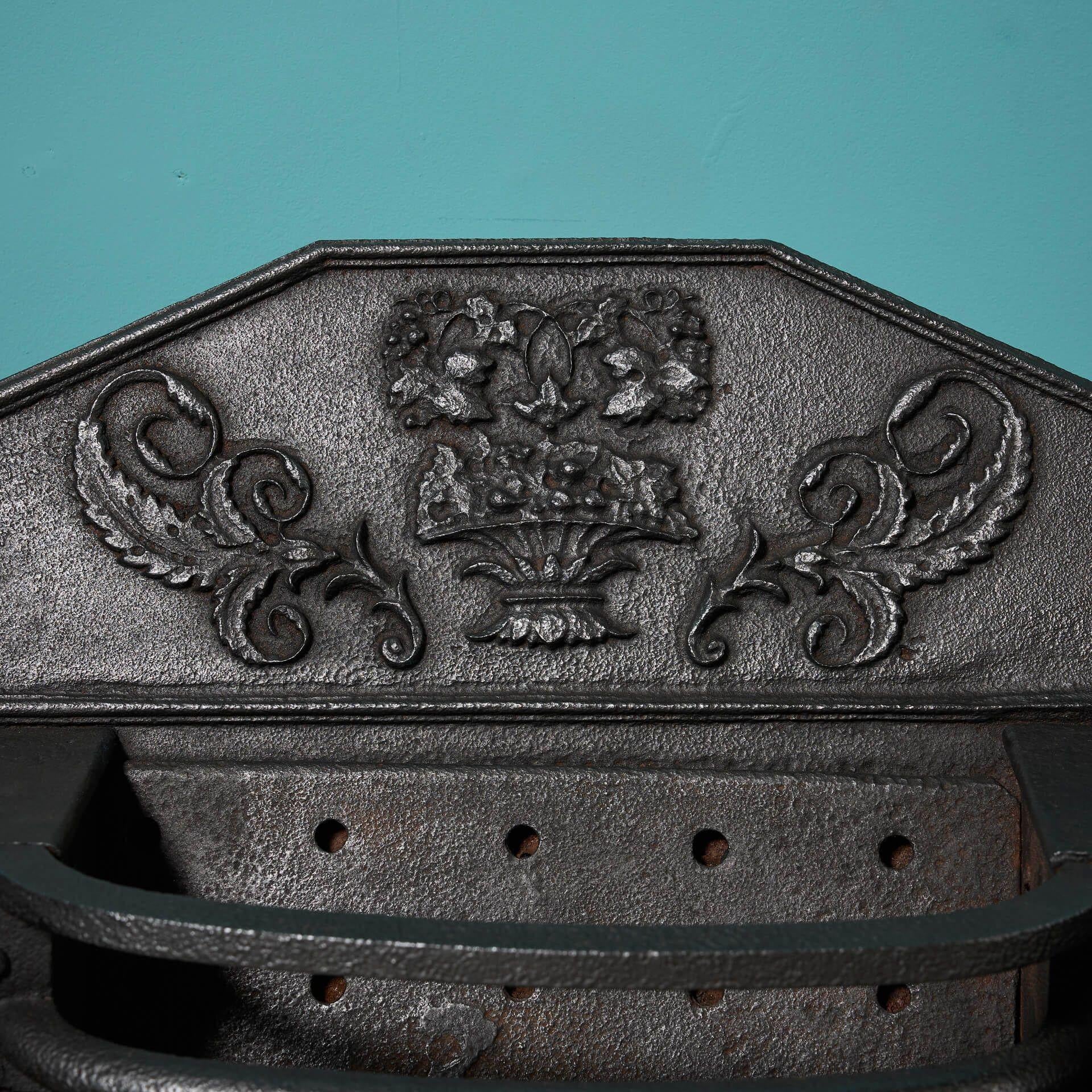 Großer georgischer Gusseisen-Kochfeld-Rost (Englisch) im Angebot