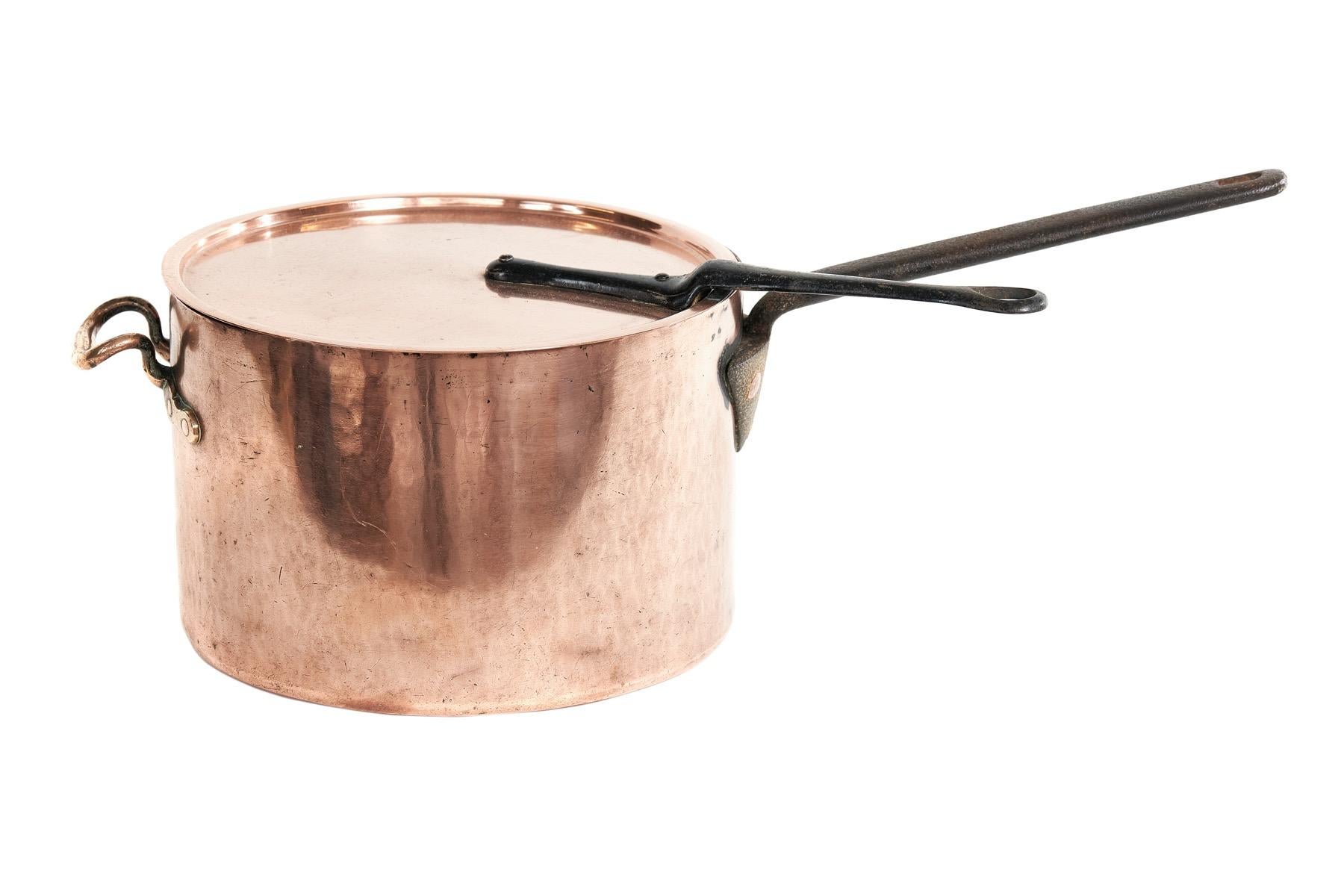 British Large Georgian Copper Saucepan with Lid For Sale